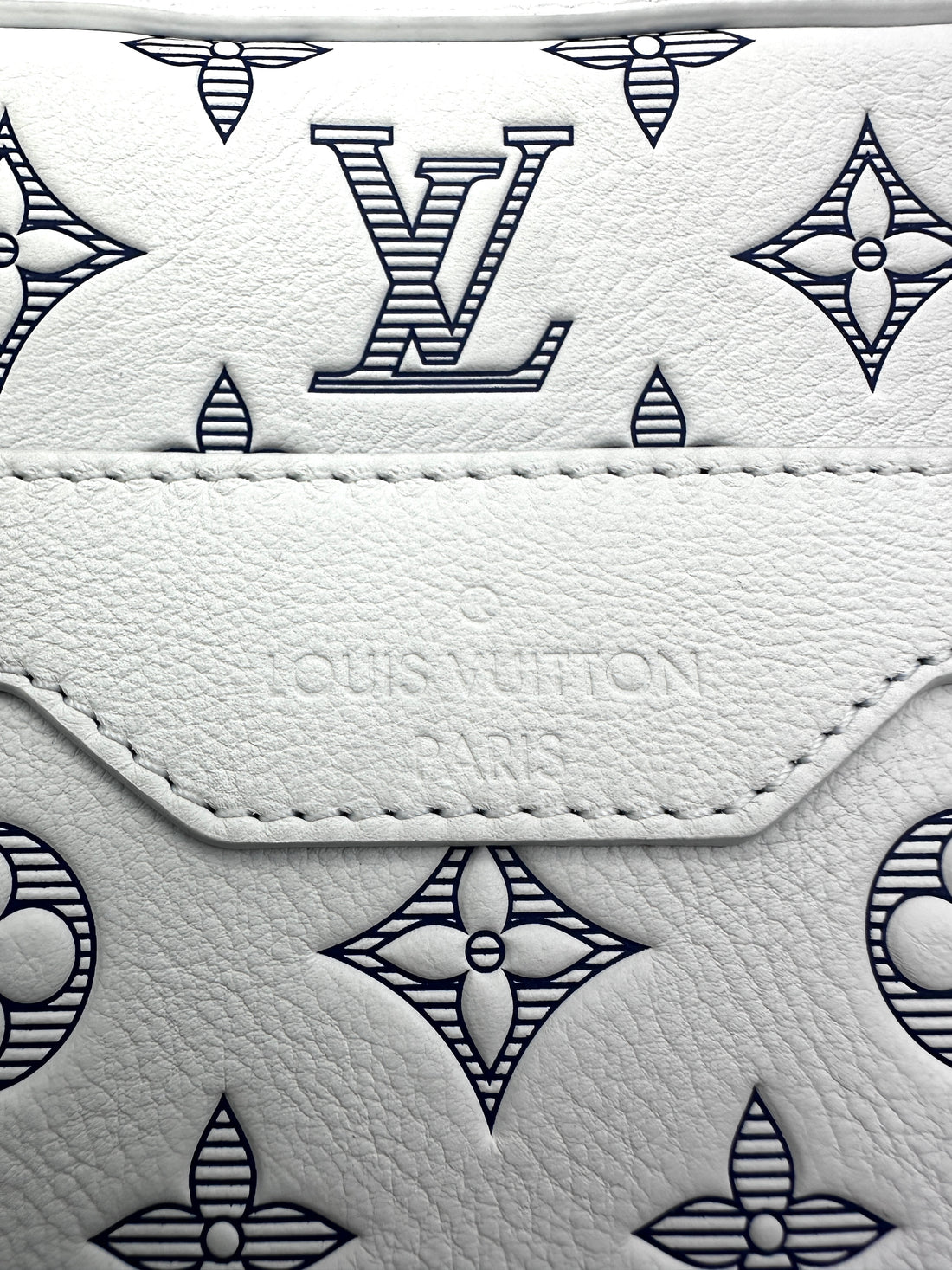 Louis Vuitton TrioMessenger White/Gray Monogram Shadow Leather Shoulder Bag With Pouch LV1996