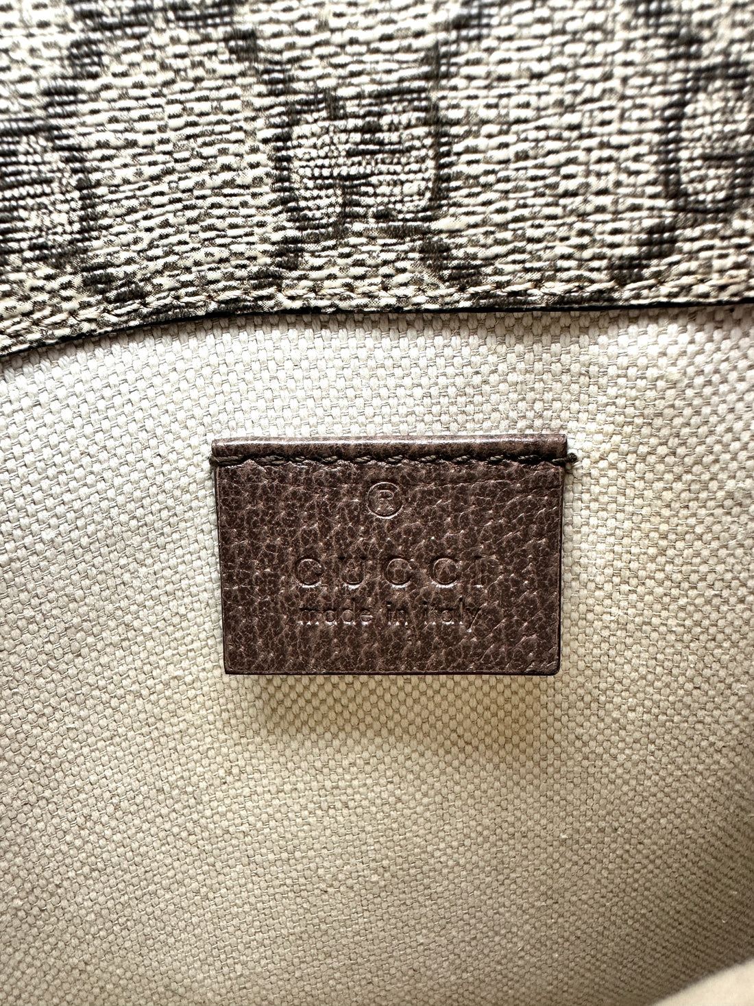 Gucci Neo Vintage GG Supreme Bag With Tiger Head GG643