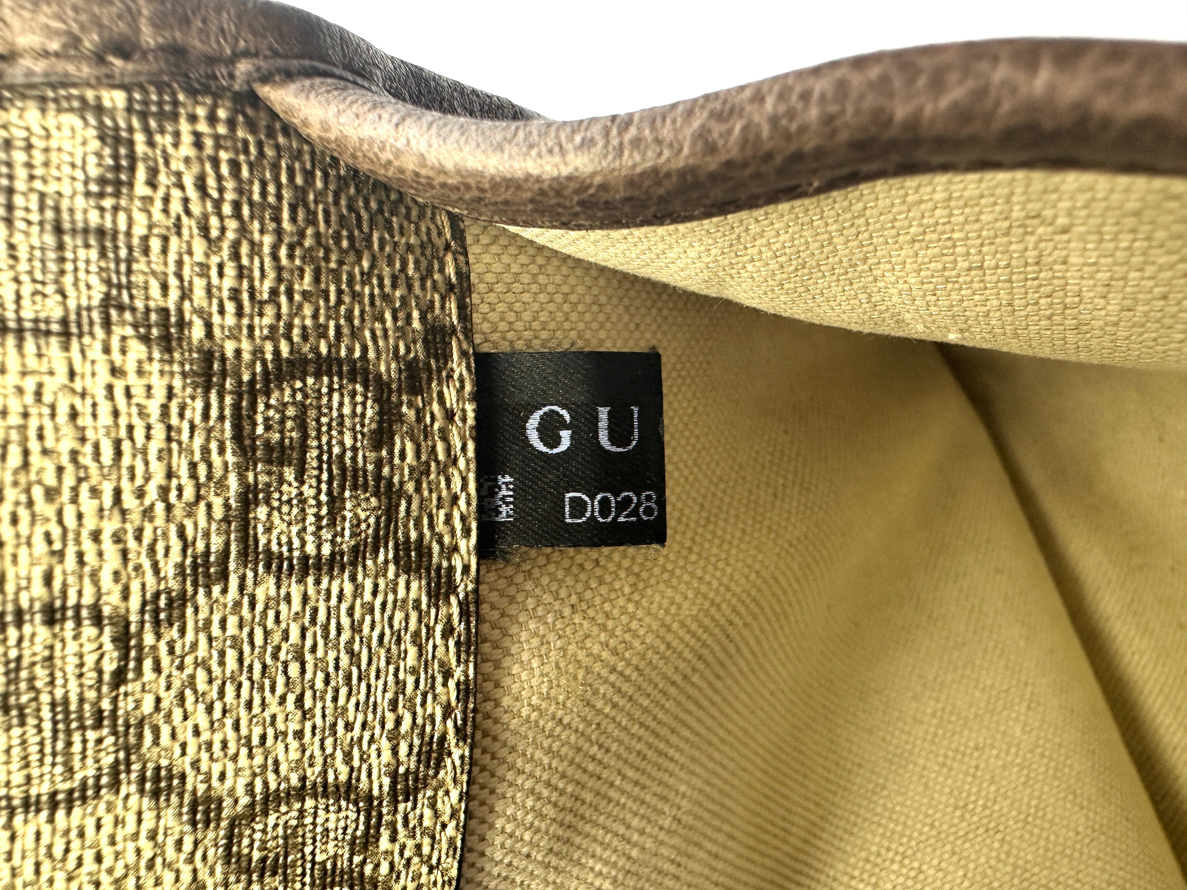 Gucci Neo Vintage GG Supreme Bag With Tiger Head GG643