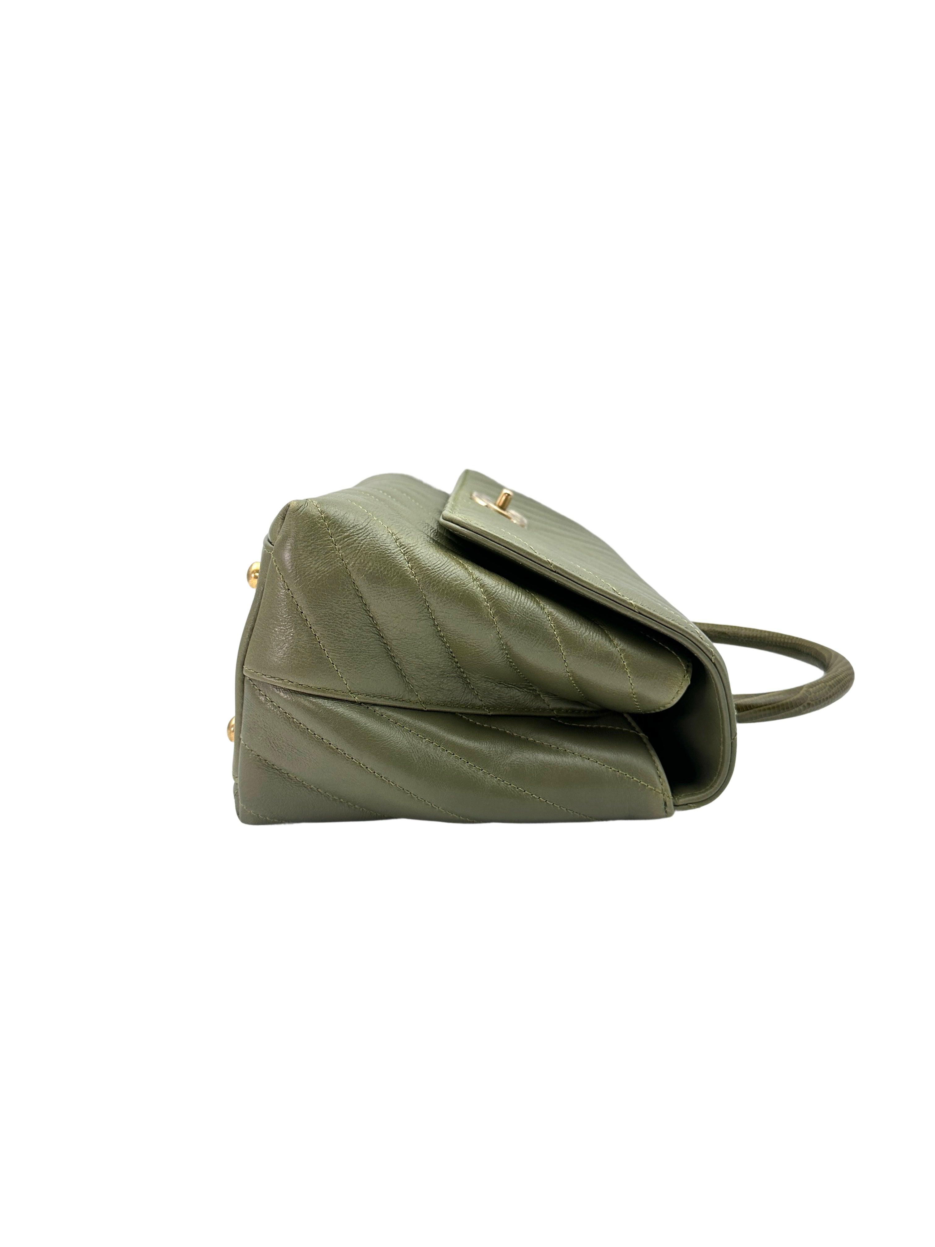 Chanel CoCo Handle Green Chevron Quilted Leather Medium Size Lizard Handle Bag(25***61) CC1453