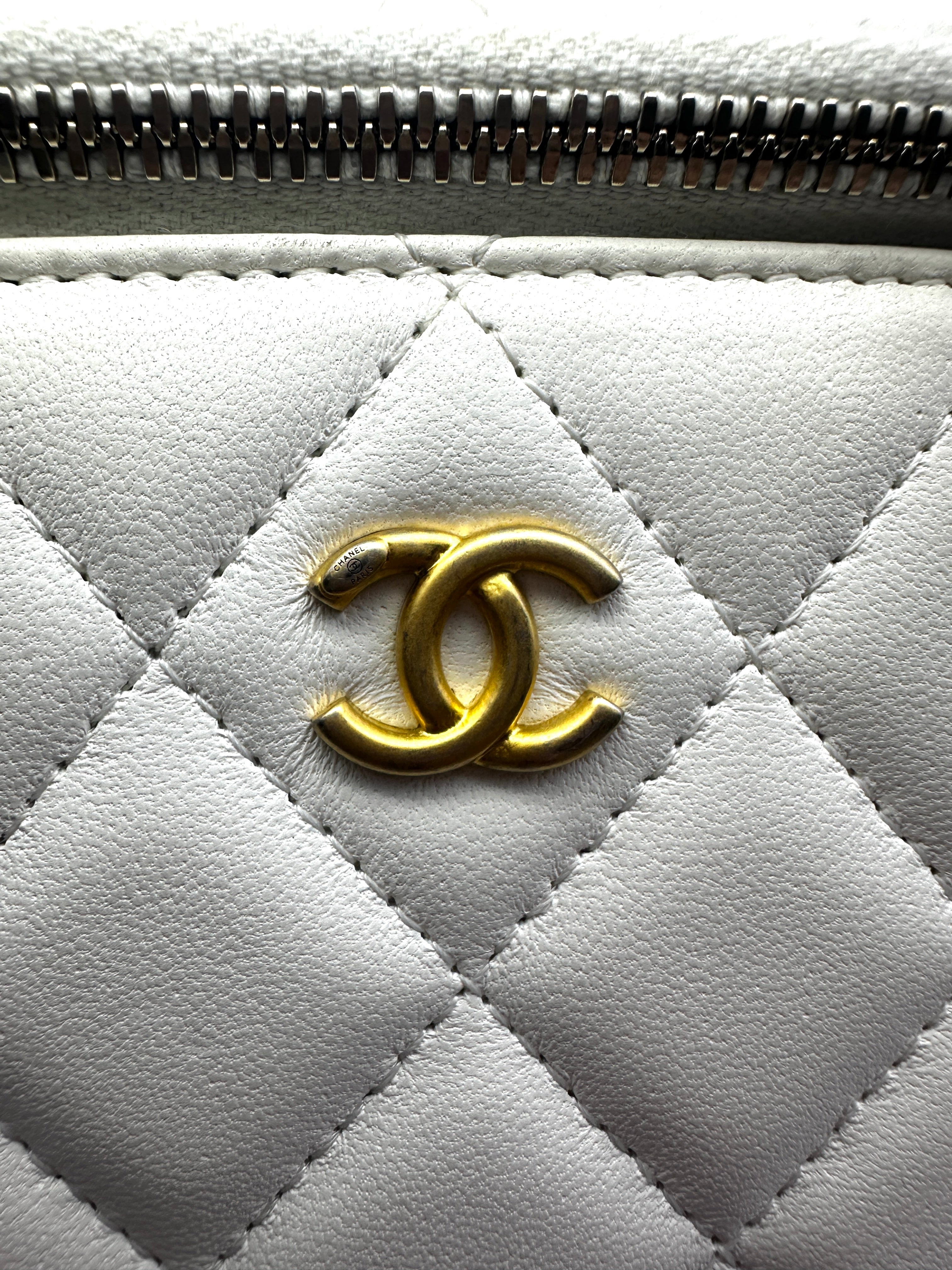 Chanel White Quilted Pearl Crush Vanity Case(J5***X1) CC1450