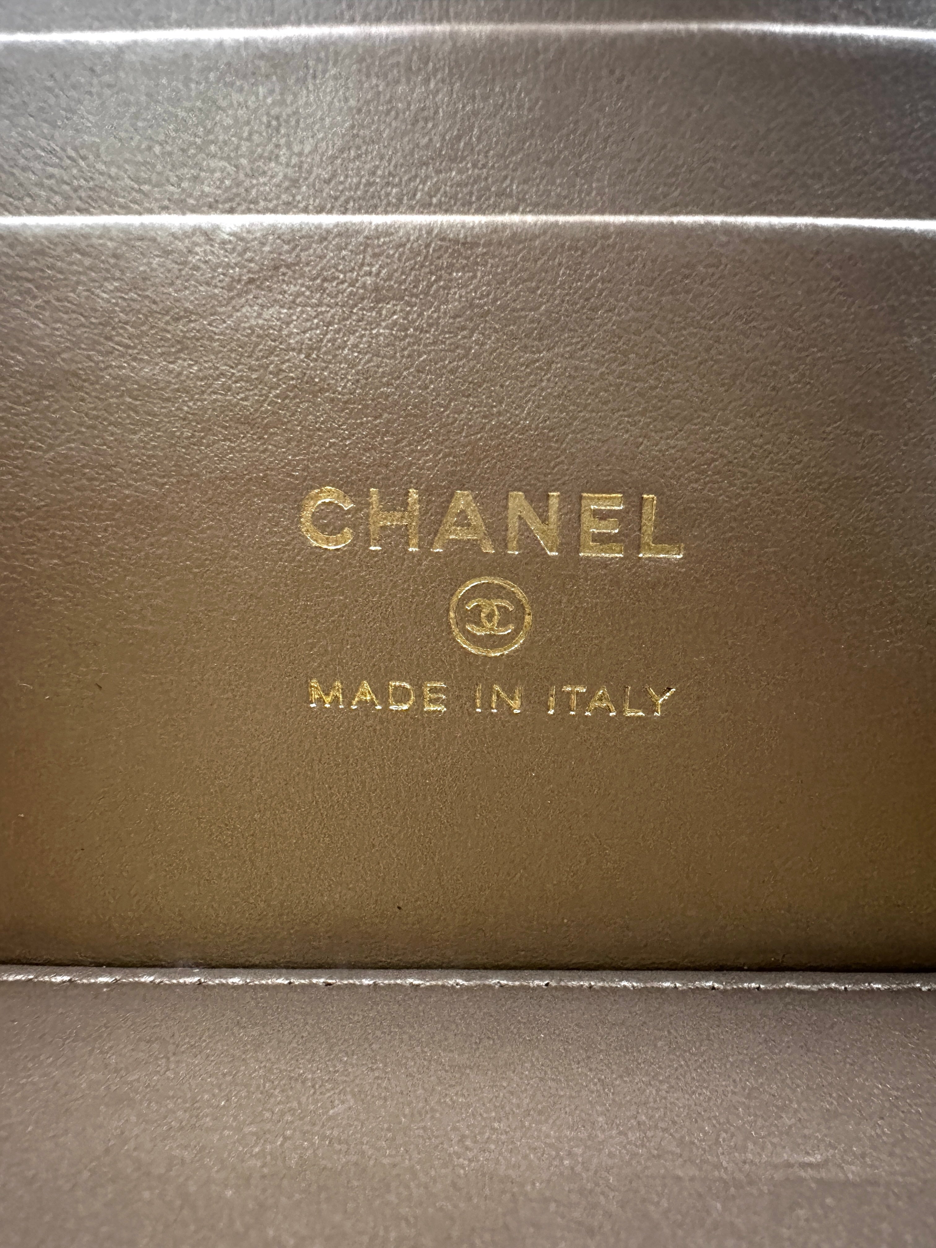 Chanel White Quilted Pearl Crush Vanity Case(J5***X1) CC1450