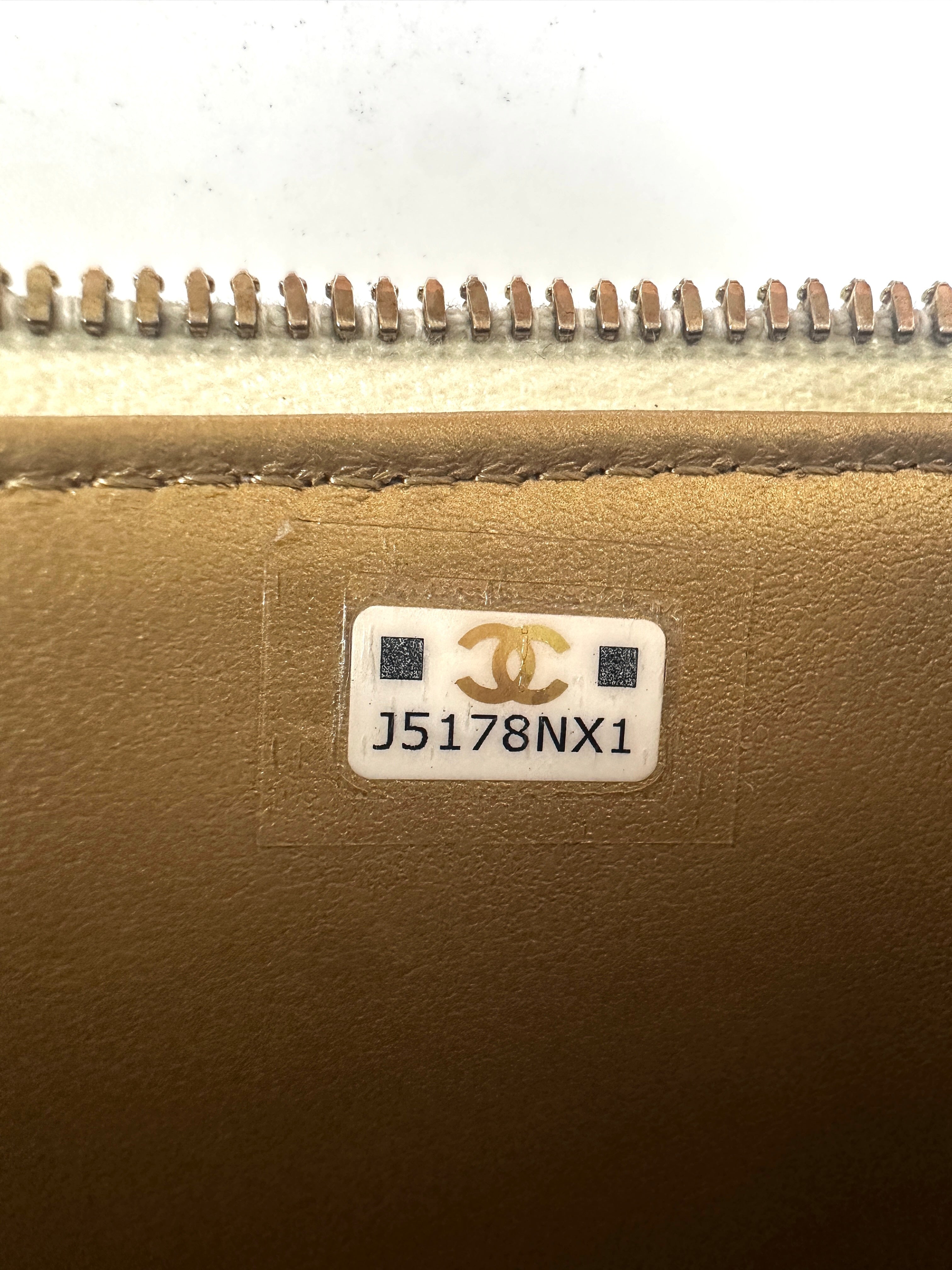 Chanel White Quilted Pearl Crush Vanity Case(J5***X1) CC1450