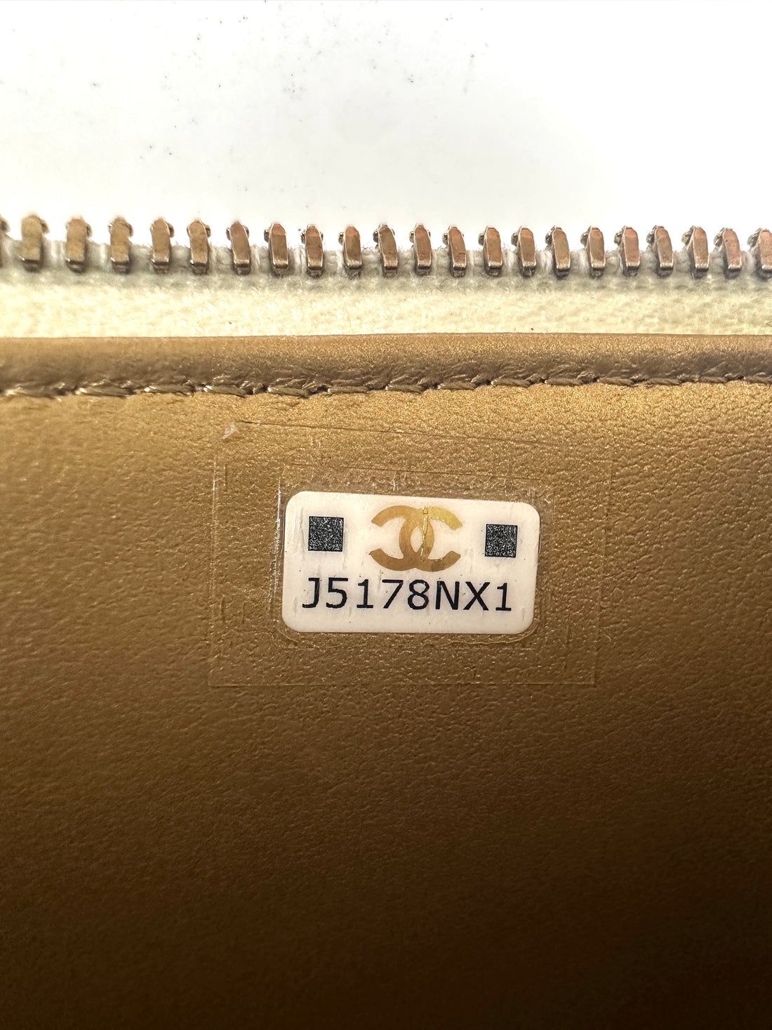 Chanel White Quilted Pearl Crush Vanity Case(J5***X1) CC1450