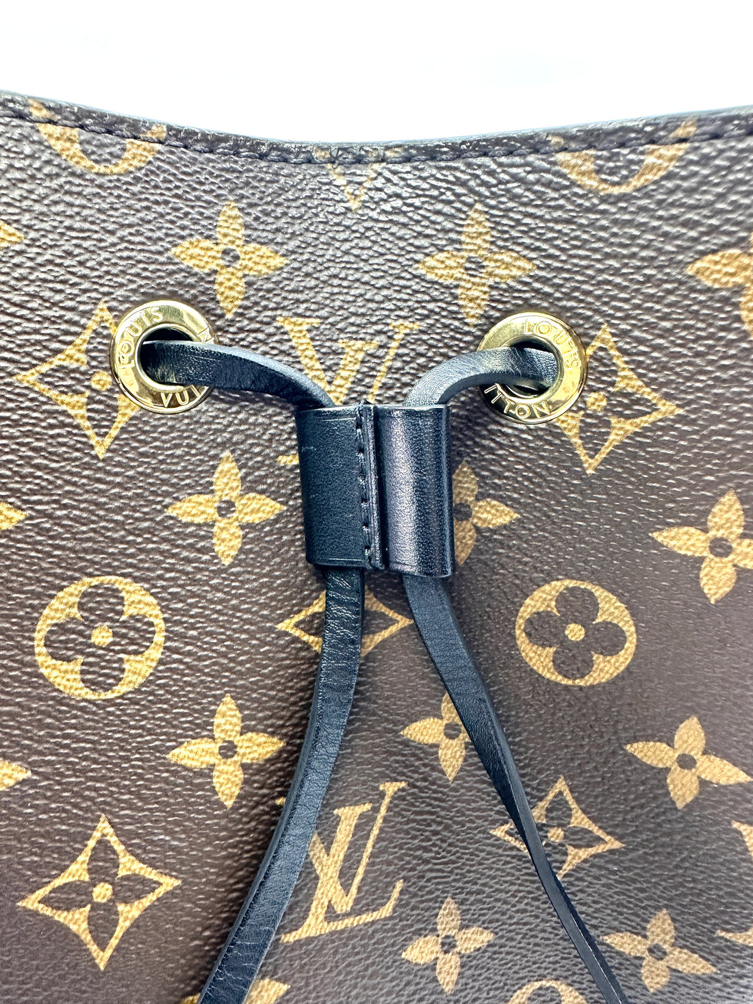 Louis Vuitton NeoNeo Monogram Canvas Bucket Bag With Black Drawstring LV2016