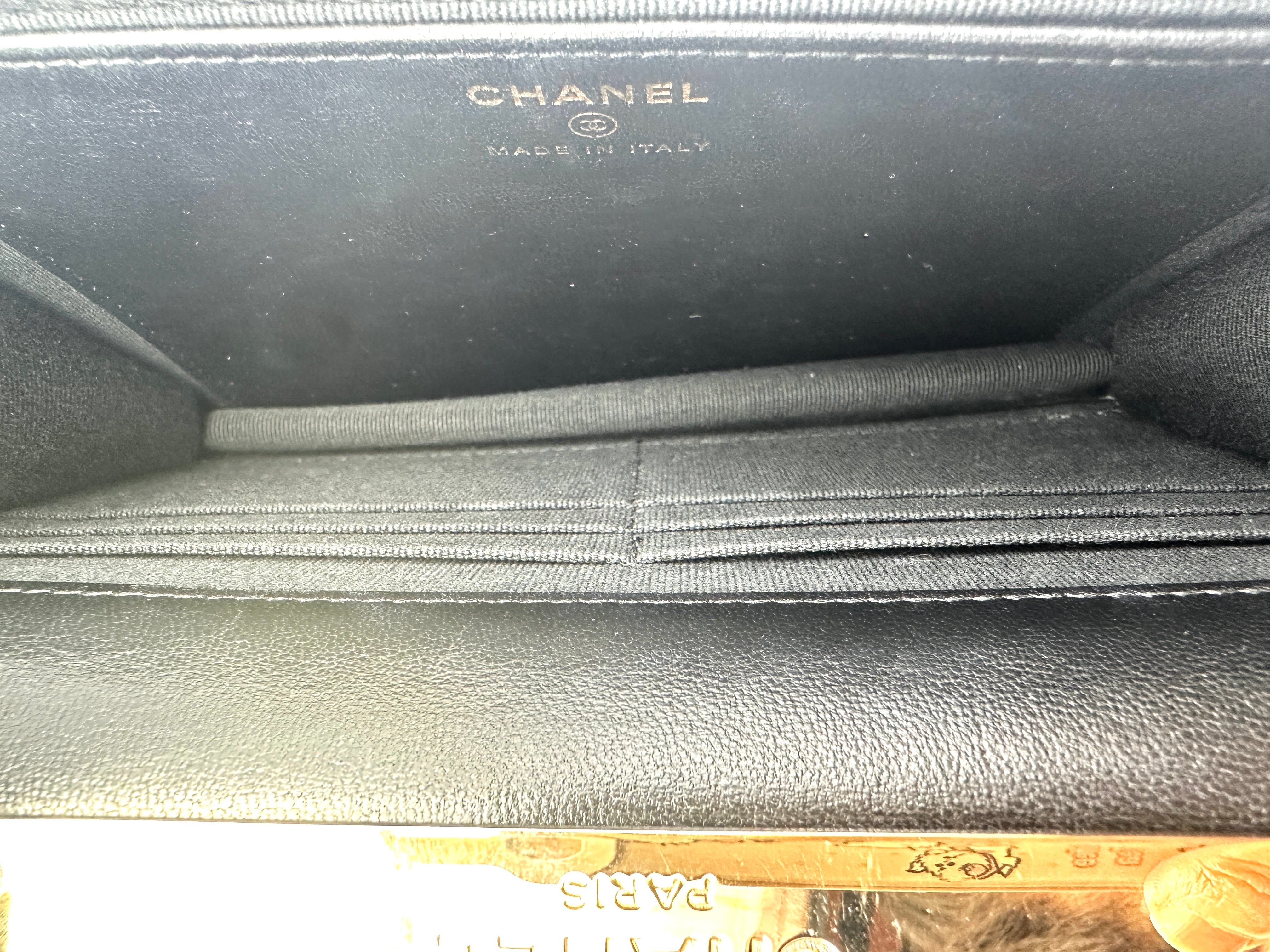 Chanel 22A Black Quilted Wallet On Chain(PC***5H) CC1460