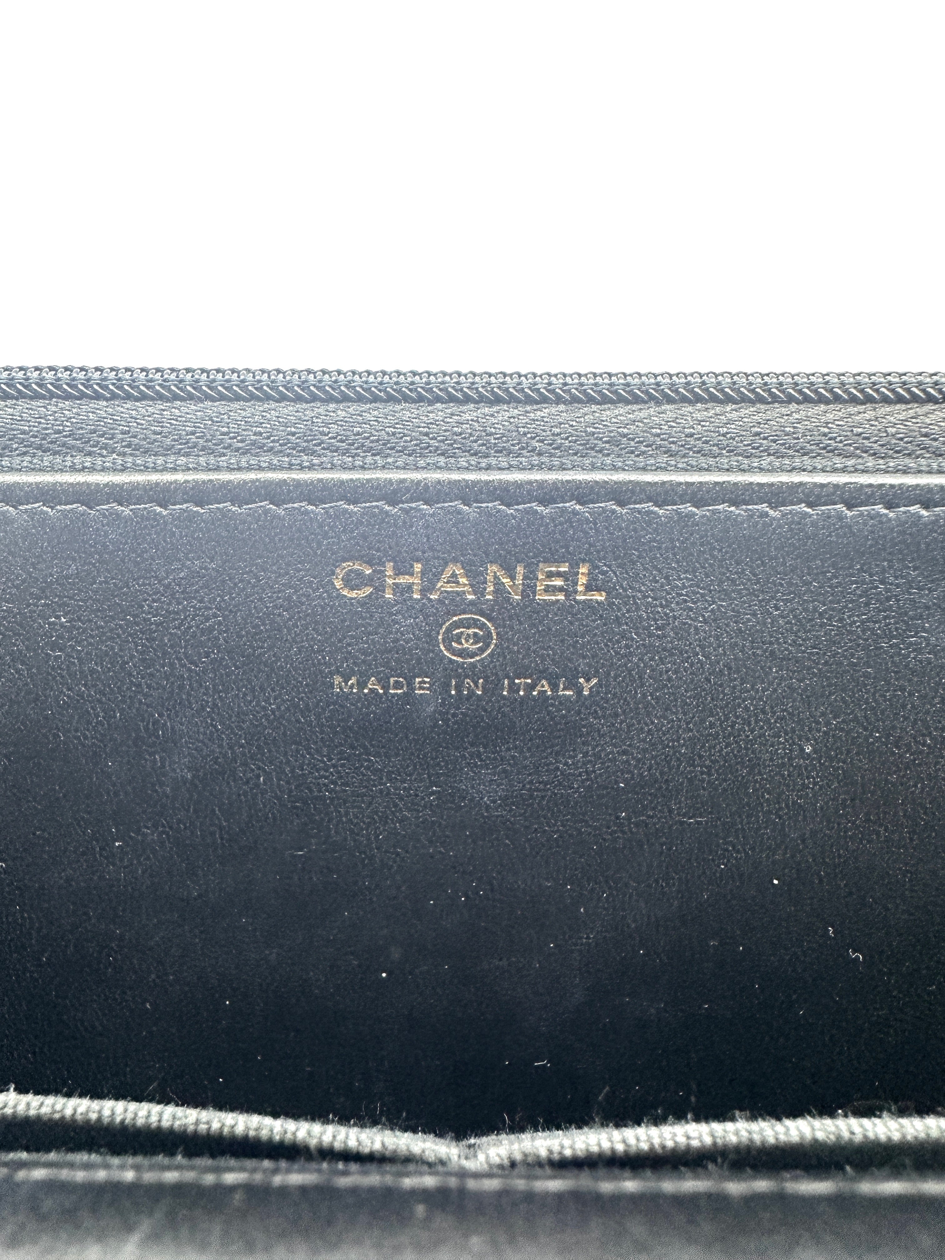 Chanel 22A Black Quilted Wallet On Chain(PC***5H) CC1460
