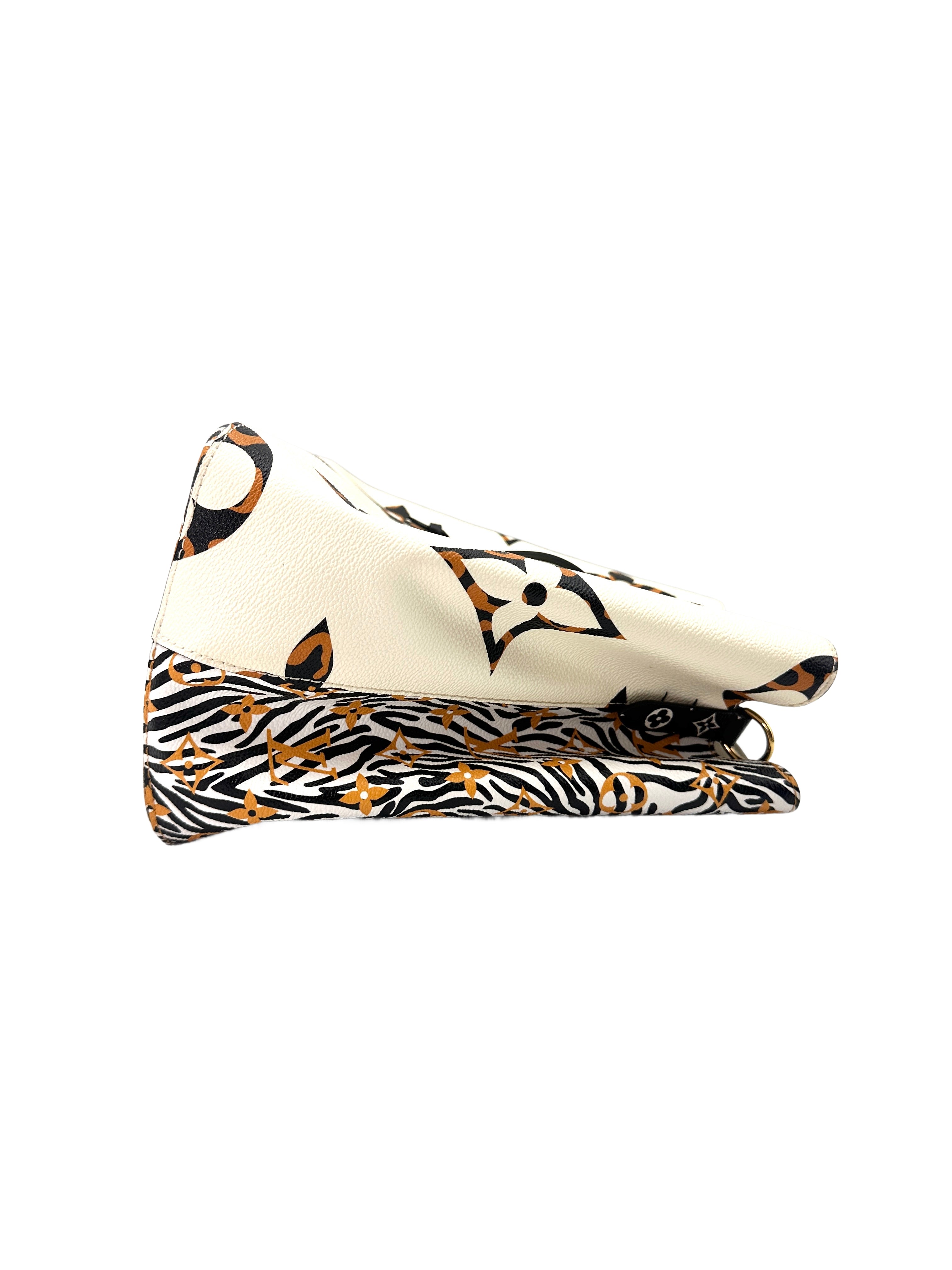 Louis Vuitton NeoNeo Monogram Giant Jungle Bucket Bag LV2037