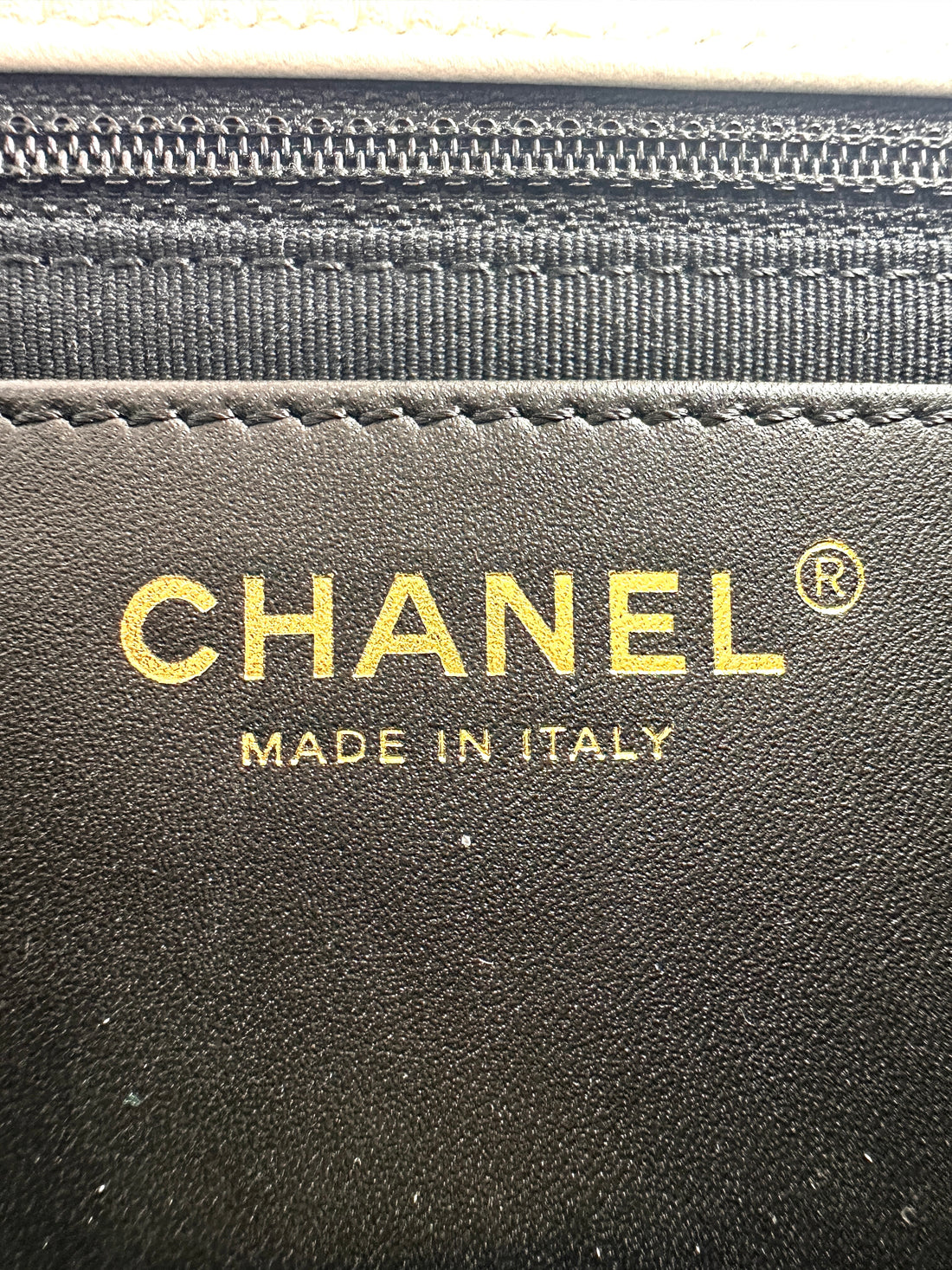 Chanel 23B Classic Flap White Quilted Lambskin Small Size Flap Bag With Gold Hardware(T1***0K) CC1470