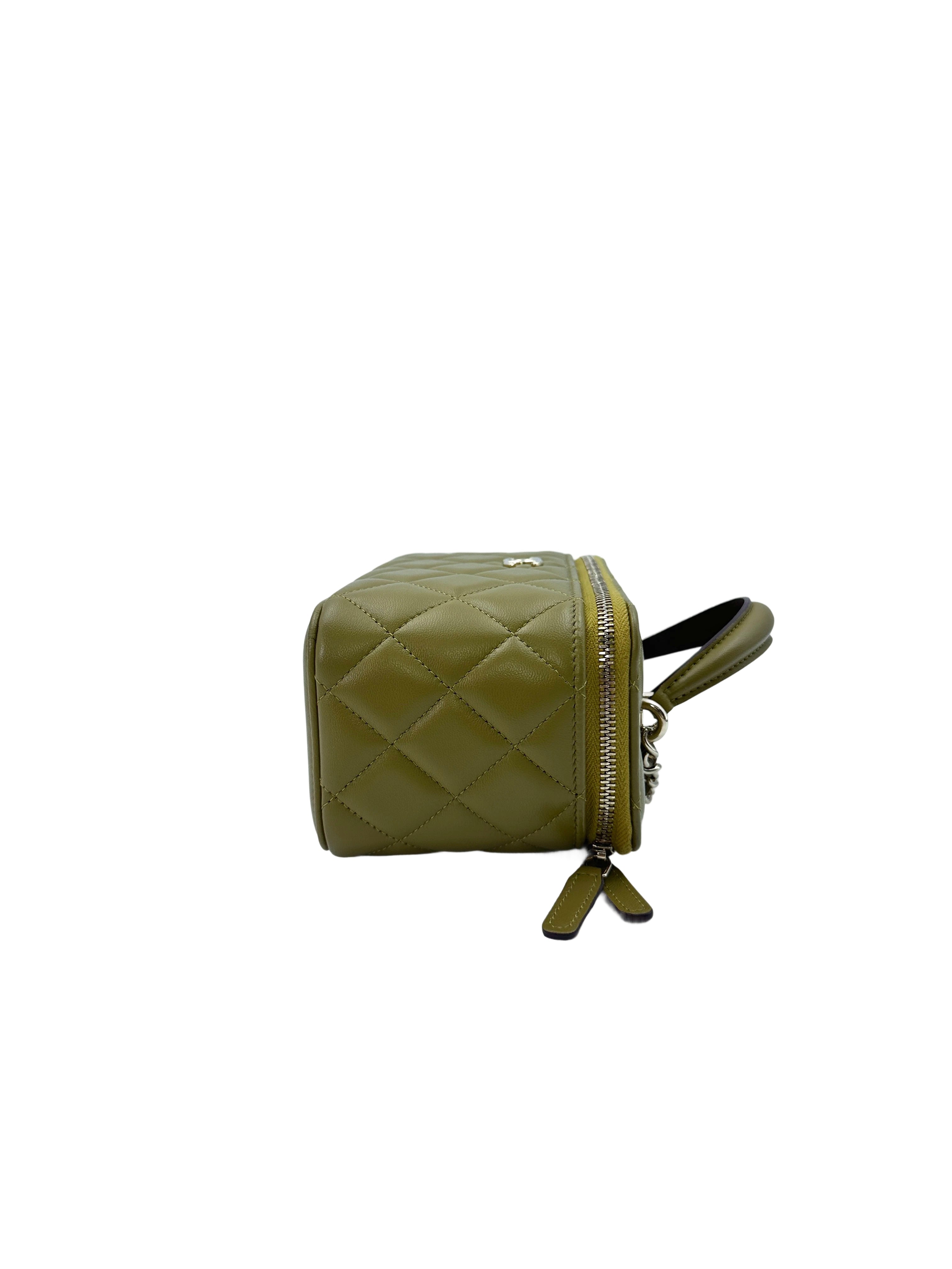 Chanel Green Quilted Lambskin Top Handle Vanity Case(PE***75) CC1473