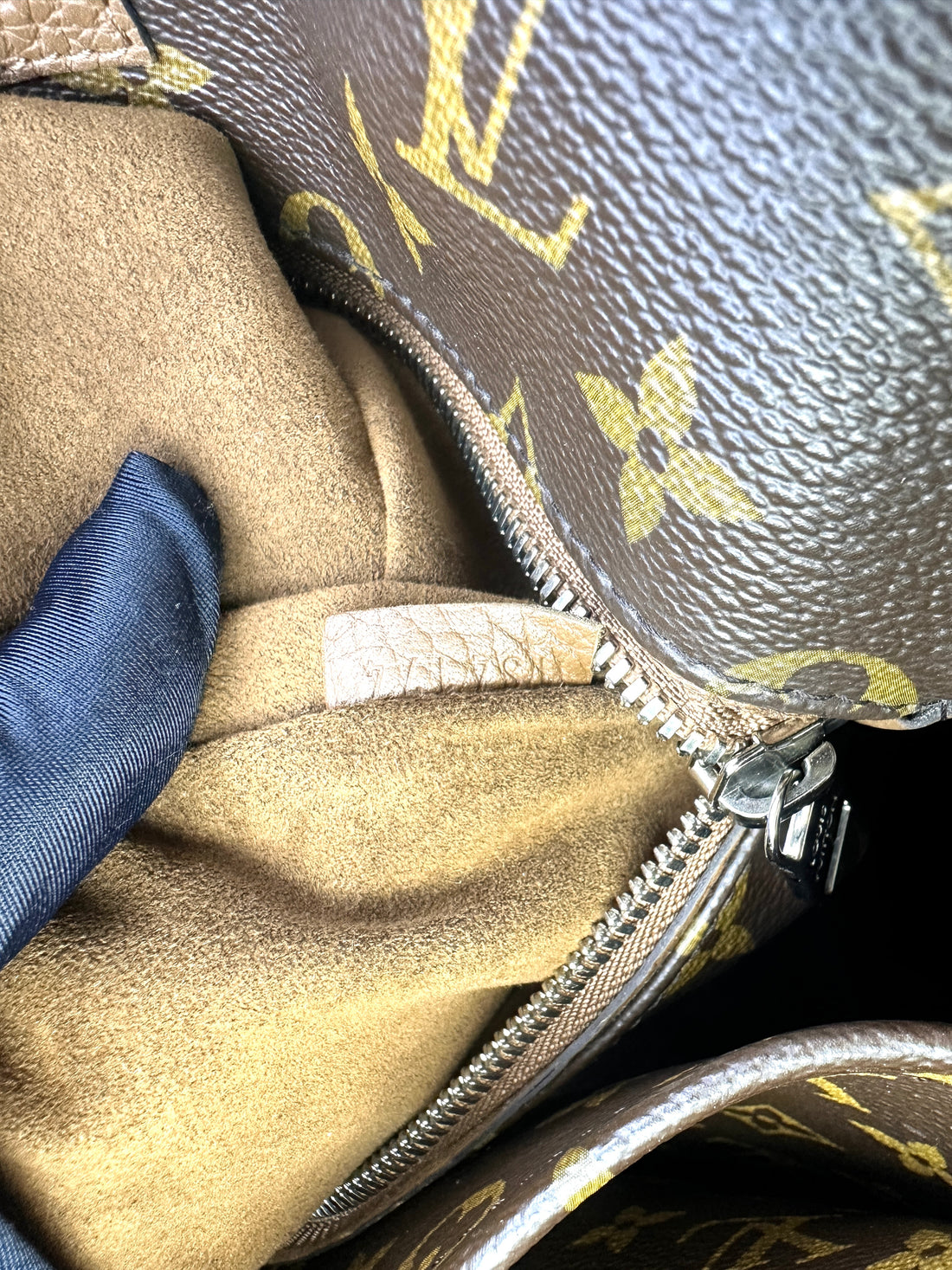 Louis Vuitton Brown Taurillon Leather Zipped Tote Handle Bag LV2060