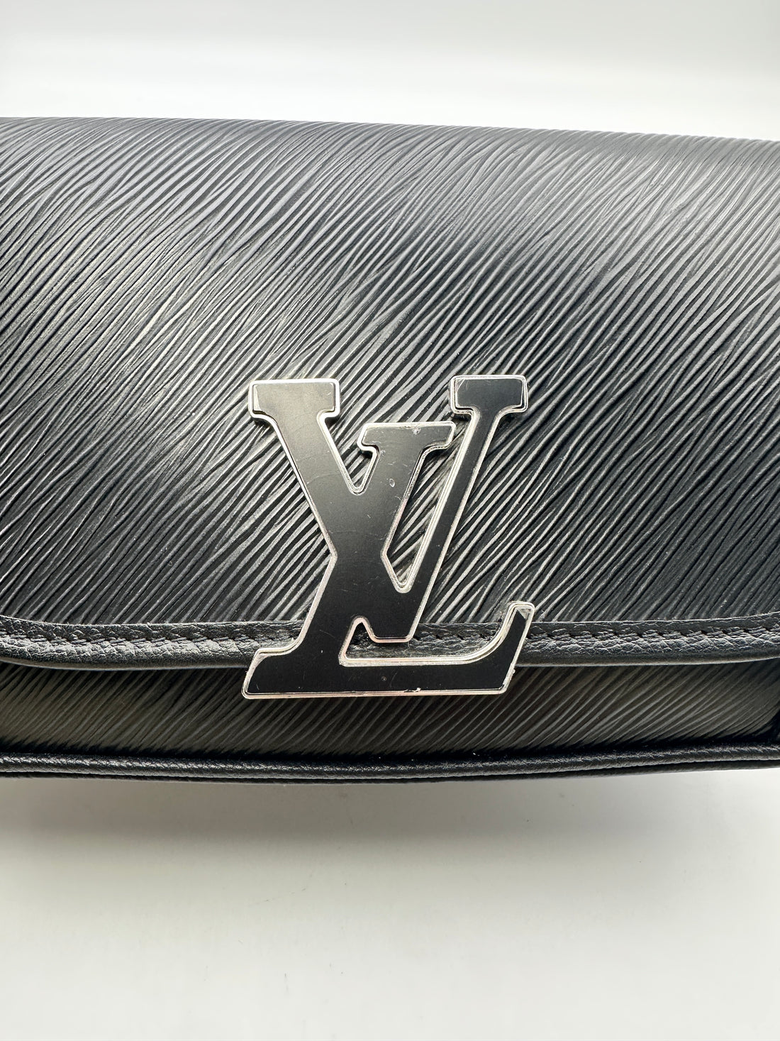 Louis Vuitton Buci Black Epi Leather Shoulder Bag LV2075