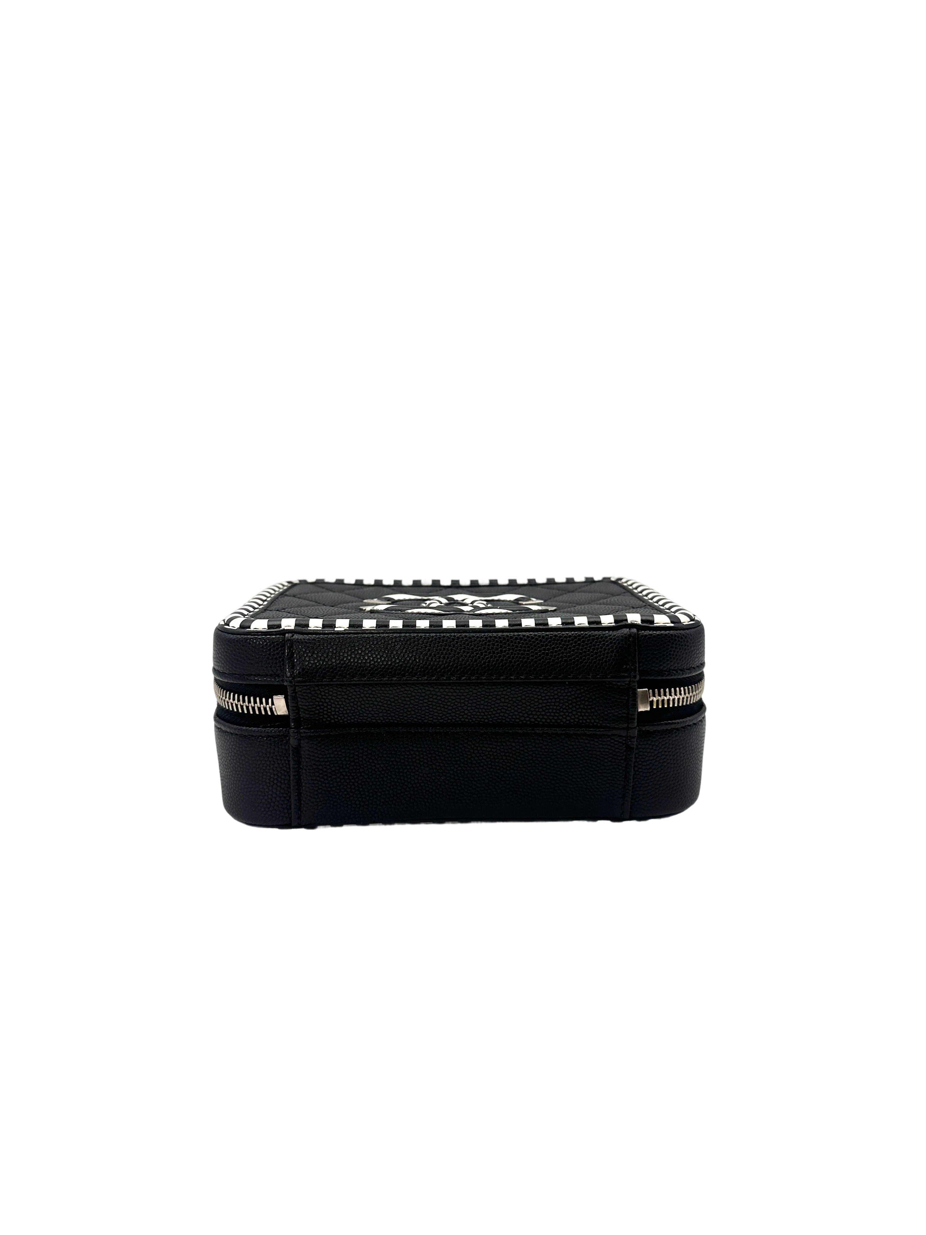 Chanel CC Filigree Black Quilted Calfskin And White Striped Trim Top Handle Vanity Case(27***39) CC1486