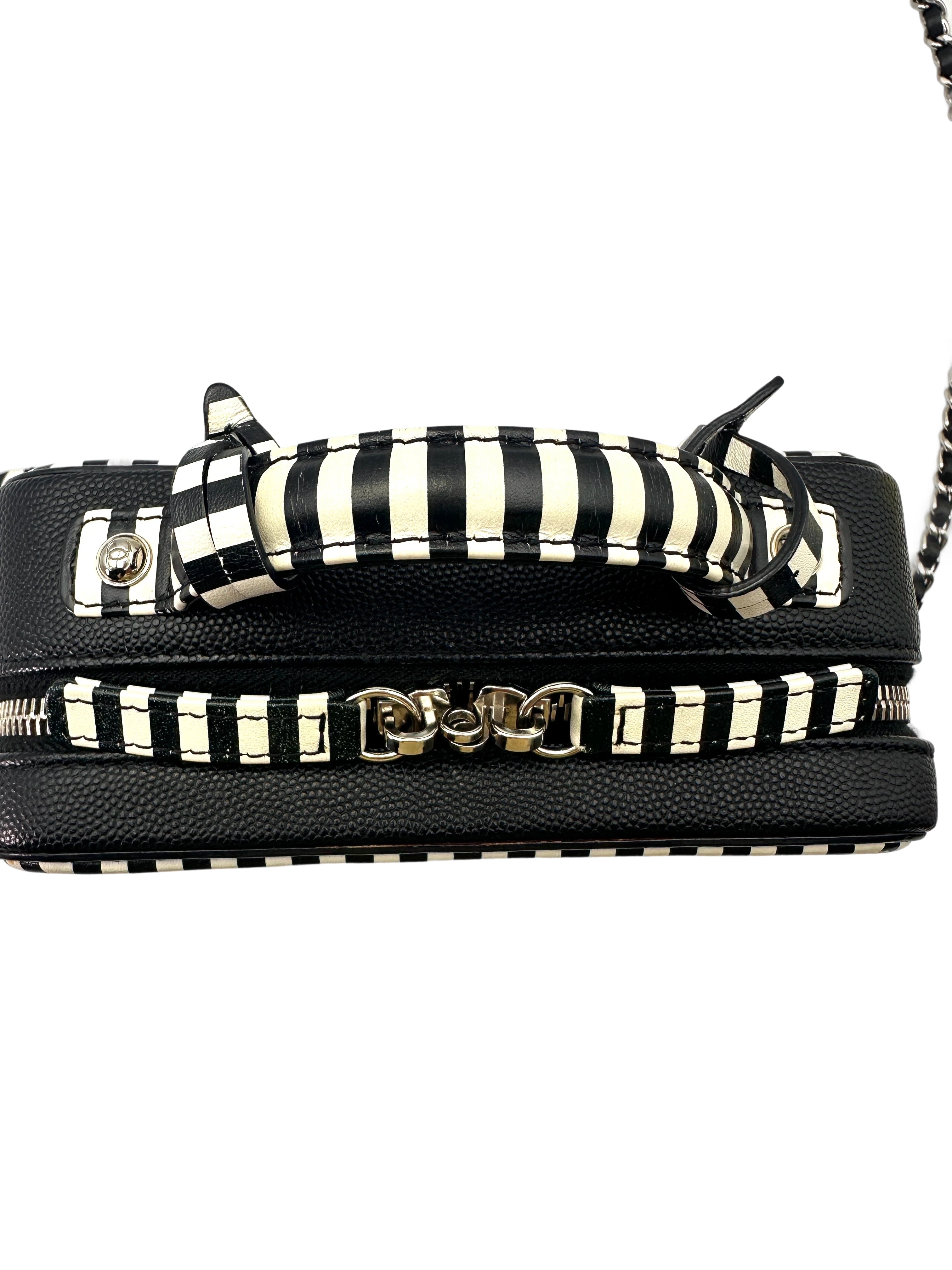 Chanel CC Filigree Black Quilted Calfskin And White Striped Trim Top Handle Vanity Case(27***39) CC1486