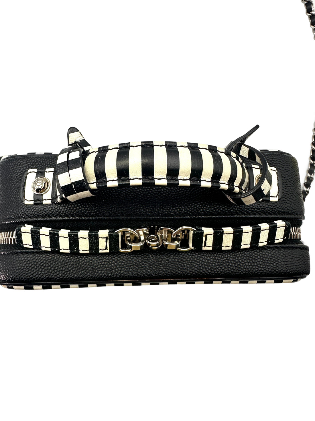 Chanel CC Filigree Black Quilted Calfskin And White Striped Trim Top Handle Vanity Case(27***39) CC1486