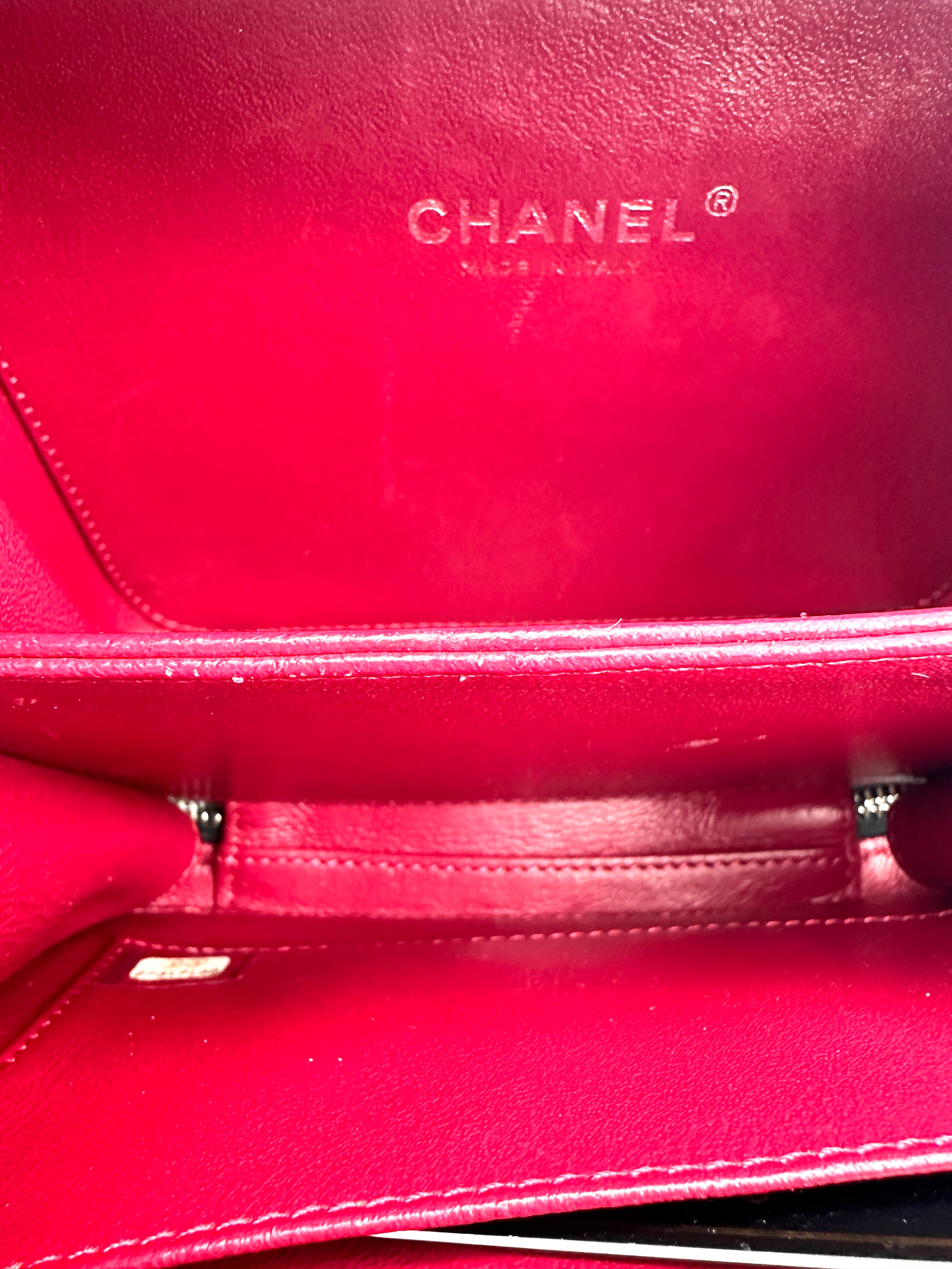 Chanel CC Filigree Black Quilted Calfskin And White Striped Trim Top Handle Vanity Case(27***39) CC1486