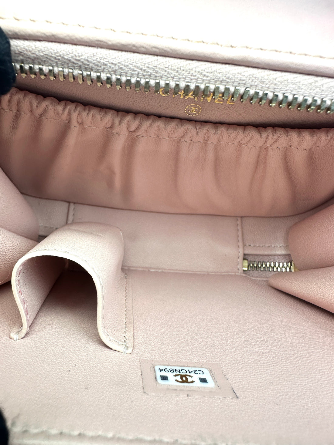 Chanel 22B Light Pink Quilted Lambskin Top Handle Vanity Case(C2***94) CC1493