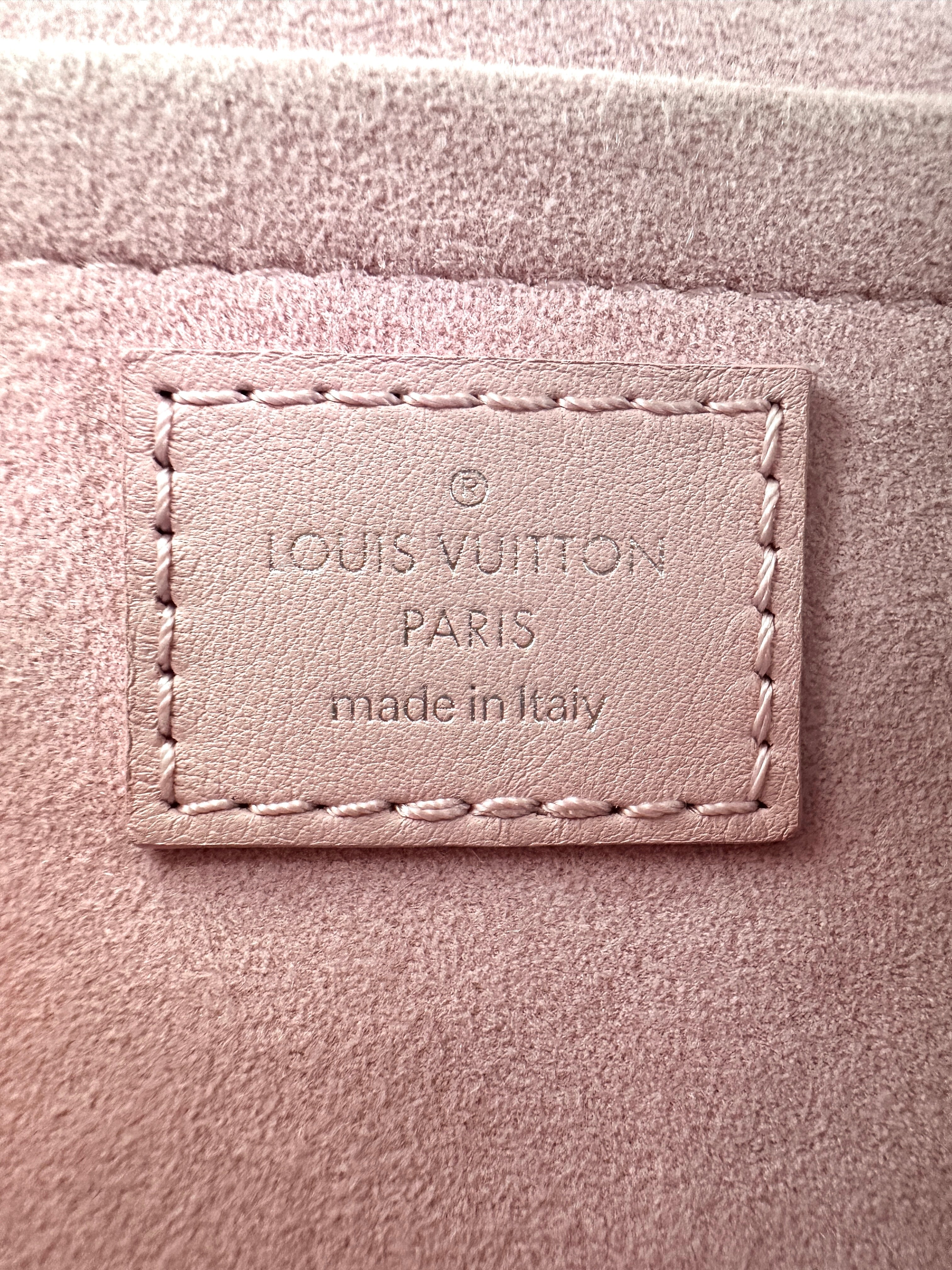 Louis Vuitton New Wave MM Pink Chevron Quilted Leather Shoulder Bag LV2067