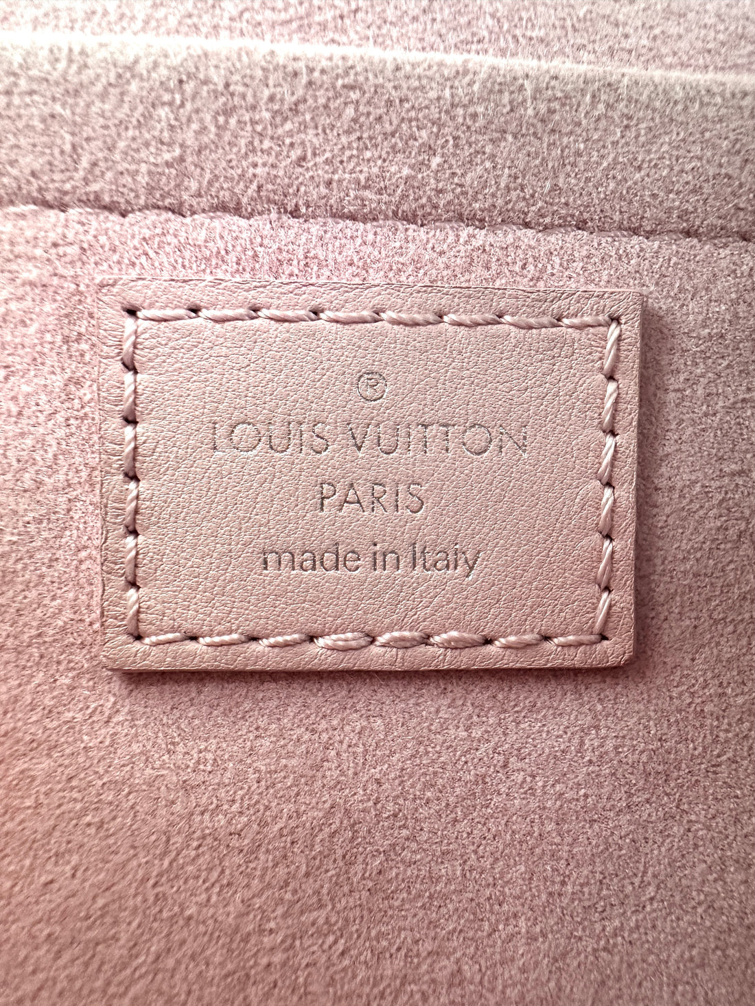 Louis Vuitton New Wave MM Pink Chevron Quilted Leather Shoulder Bag LV2067