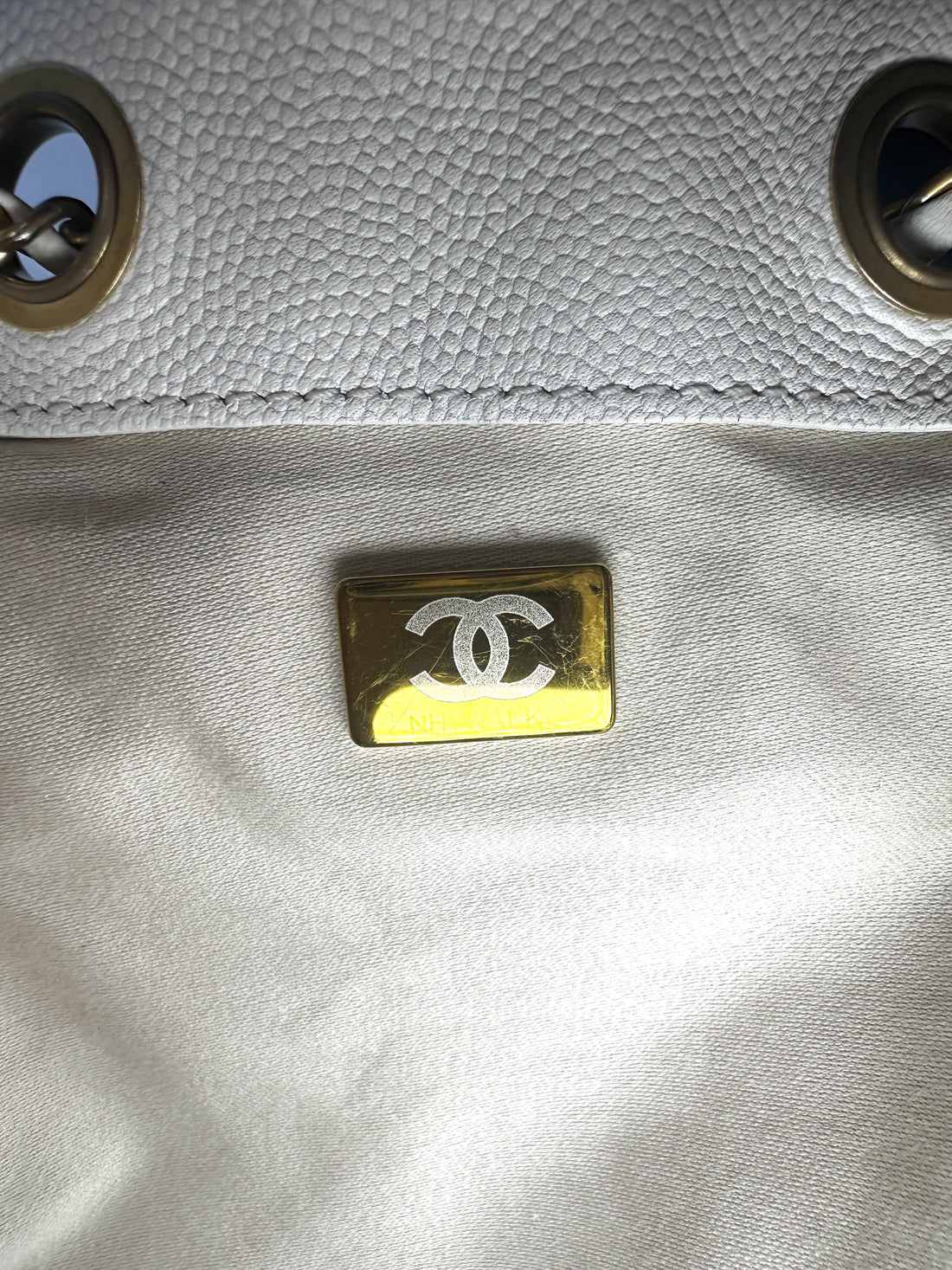 Chanel 25 White Quilted Leather Medium Size Hobo Bag(NH***KL) IRIS059