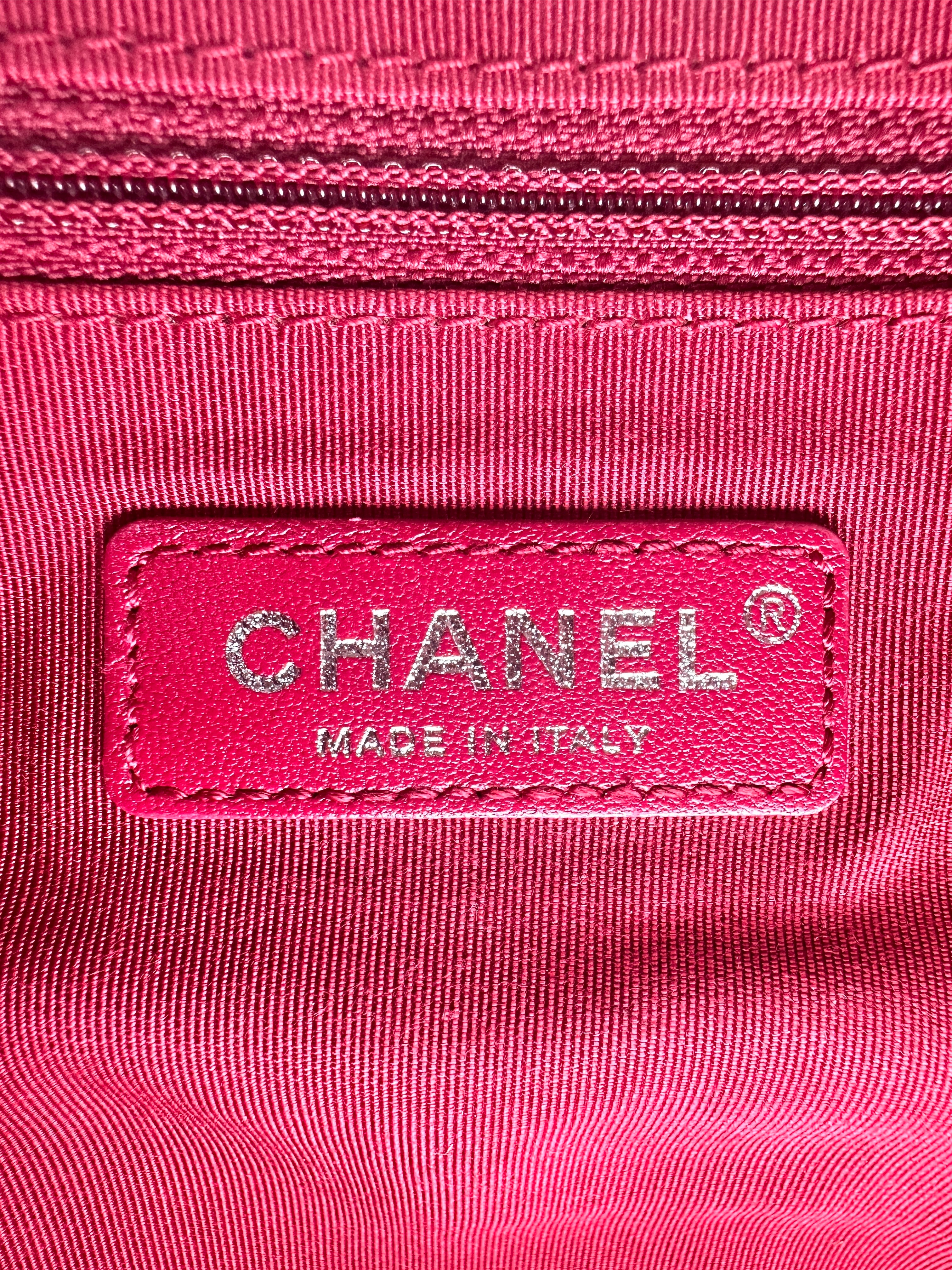 Chanel Gabrielle White/Black Quilted Leather Medium Size Hobo Bag(25***79) CC1506