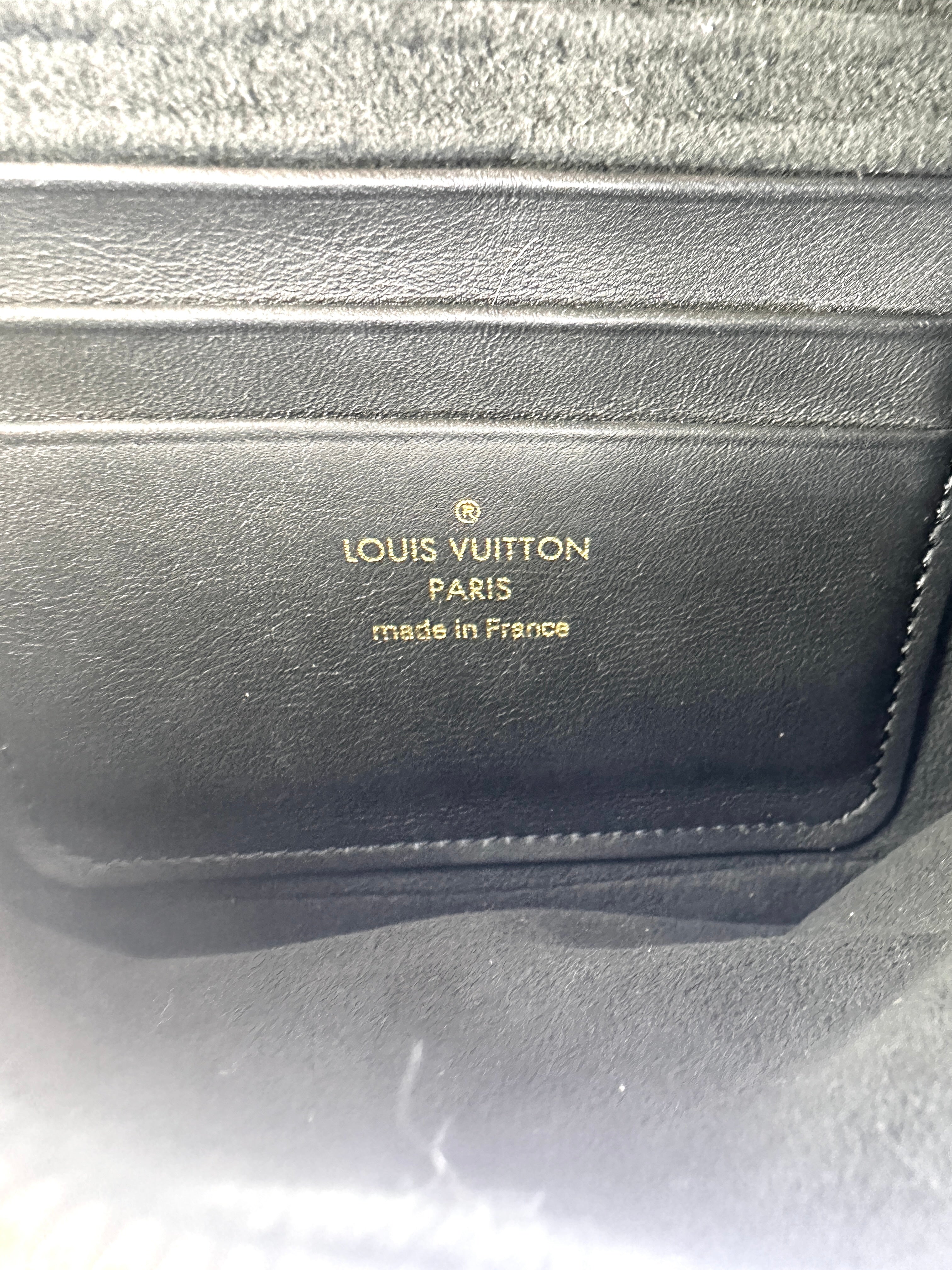Louis Vuitton New Wave Black Chevron Quilted Leather Shoulder Bag LV2086