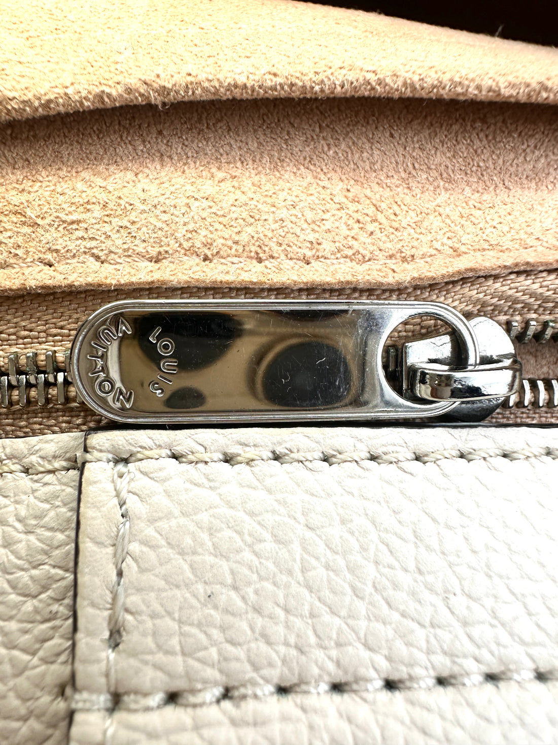 Louis Vuitton Lockme White Calfskin Bucket Bag LV2112