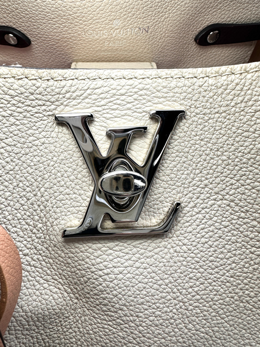 Louis Vuitton Lockme White Calfskin Bucket Bag LV2112