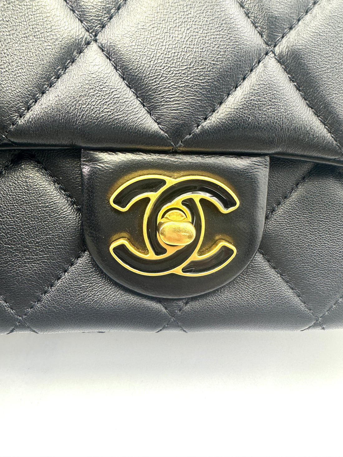 Chanel 22P Black Quilted Leather Mini Flap Bag With Gold Hardware(T2***8C) CC1514