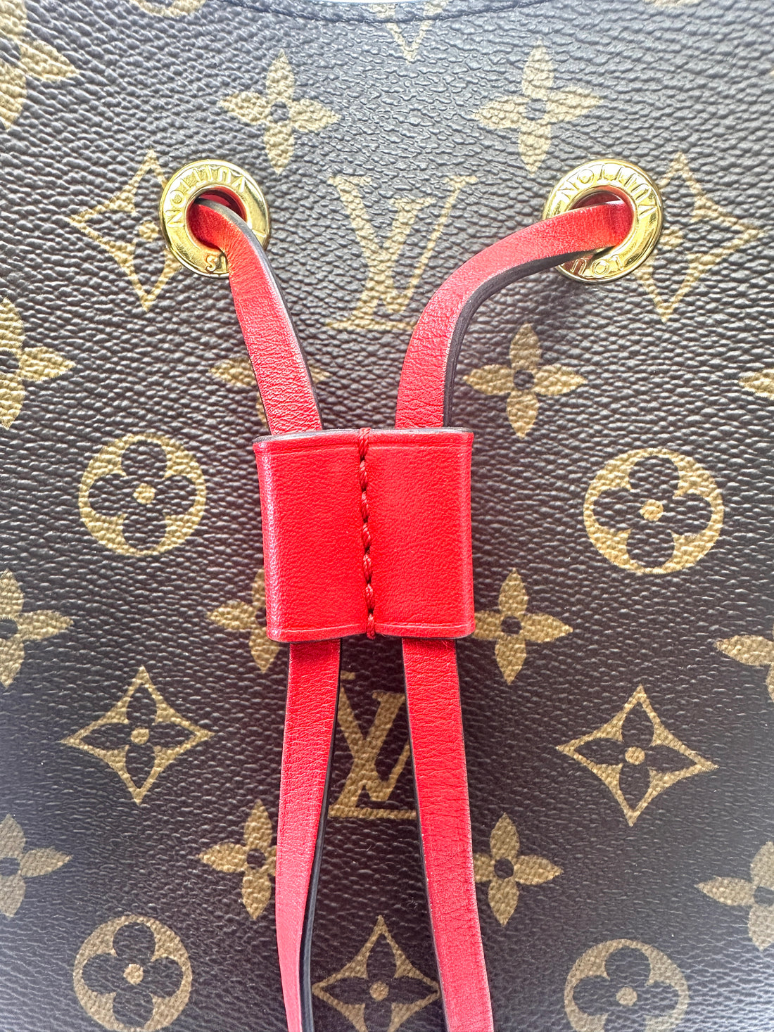 Louis Vuitton NeoNeo Monogram Canvas Bucket Bag With Red Drawstring LV2125