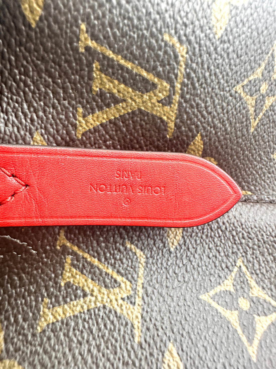 Louis Vuitton NeoNeo Monogram Canvas Bucket Bag With Red Drawstring LV2125