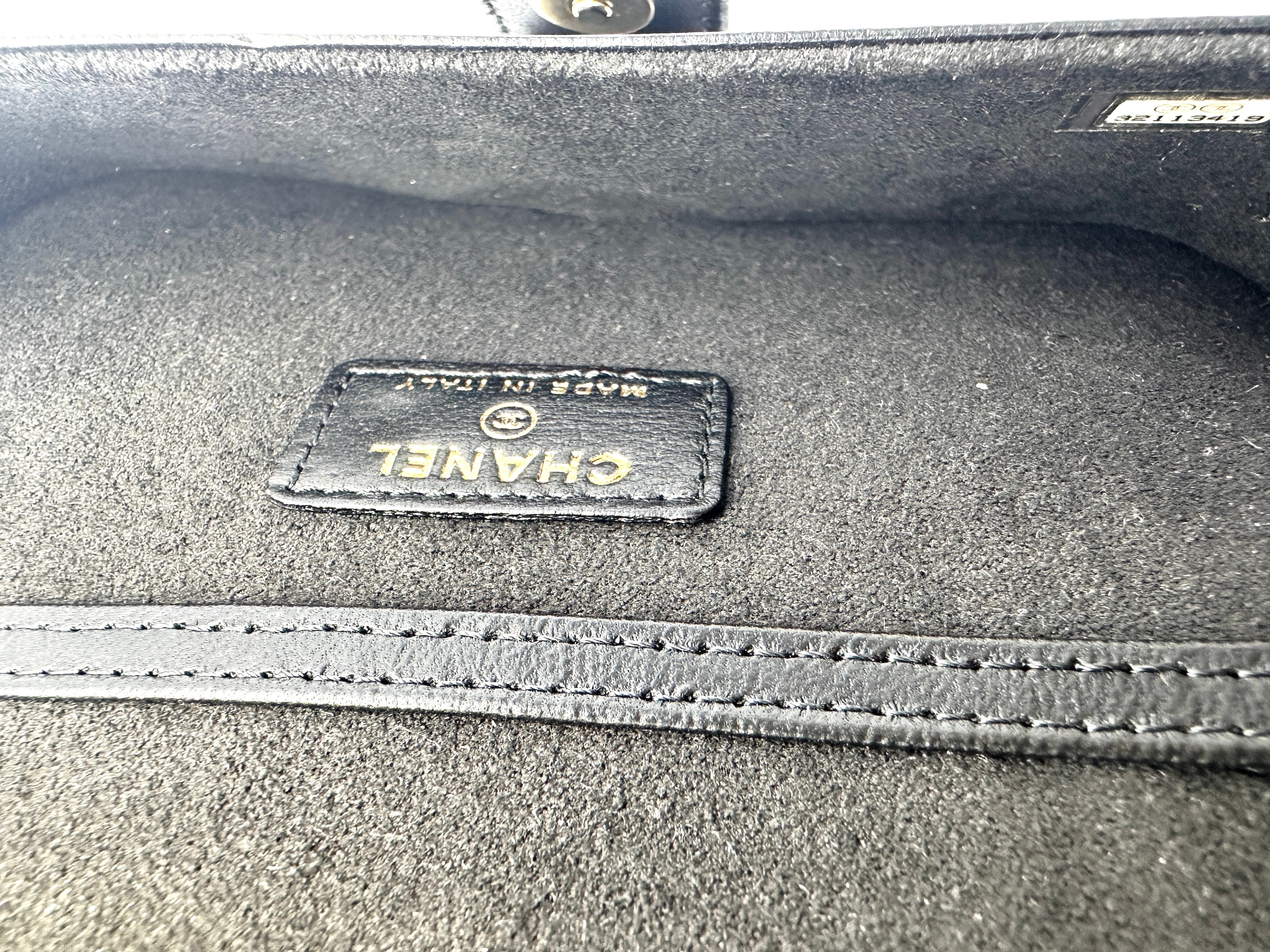 Chanel 22P Black Quilted Leather Chain Glasses Case Bag(32***19) CC1525