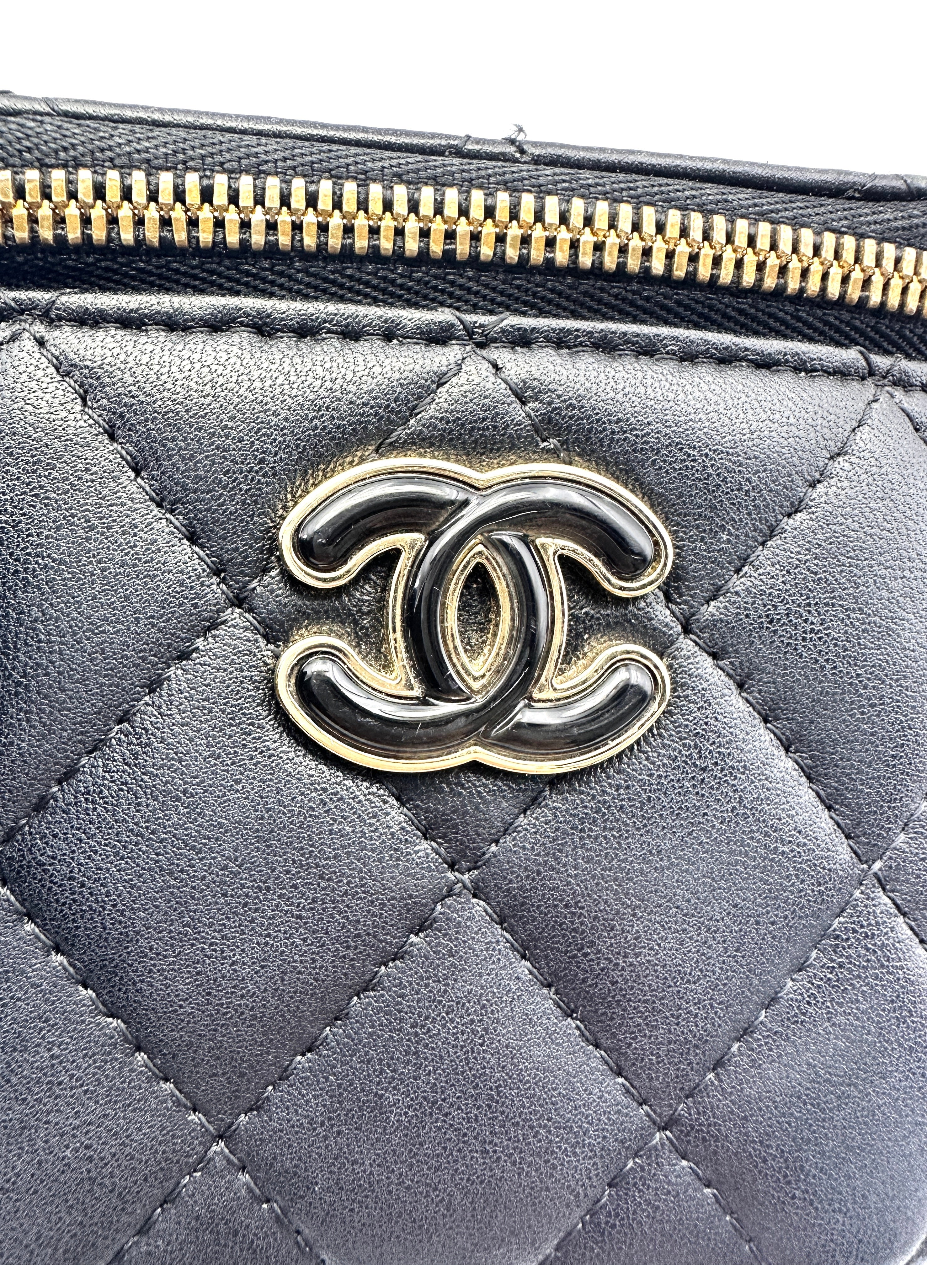 Chanel 23P Black Quilted Leather Chain Vanity Case(T5***E7) CC1521