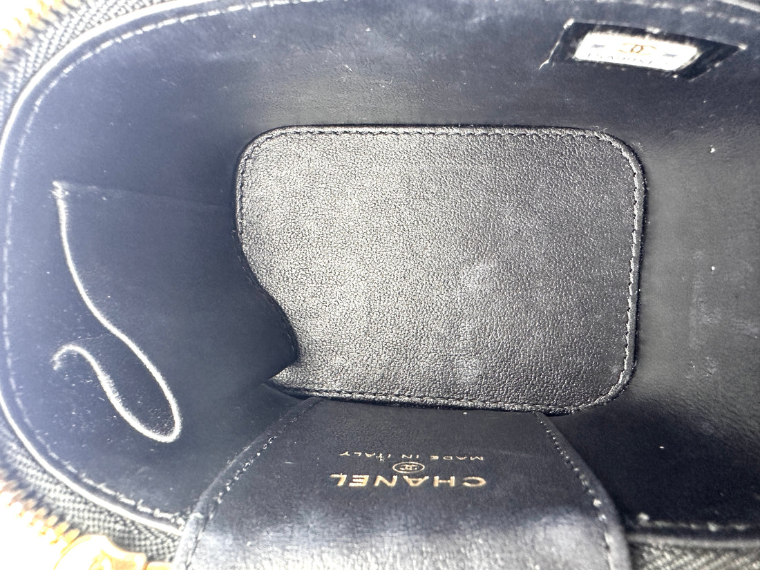 Chanel 23P Black Quilted Leather Chain Vanity Case(T5***E7) CC1521
