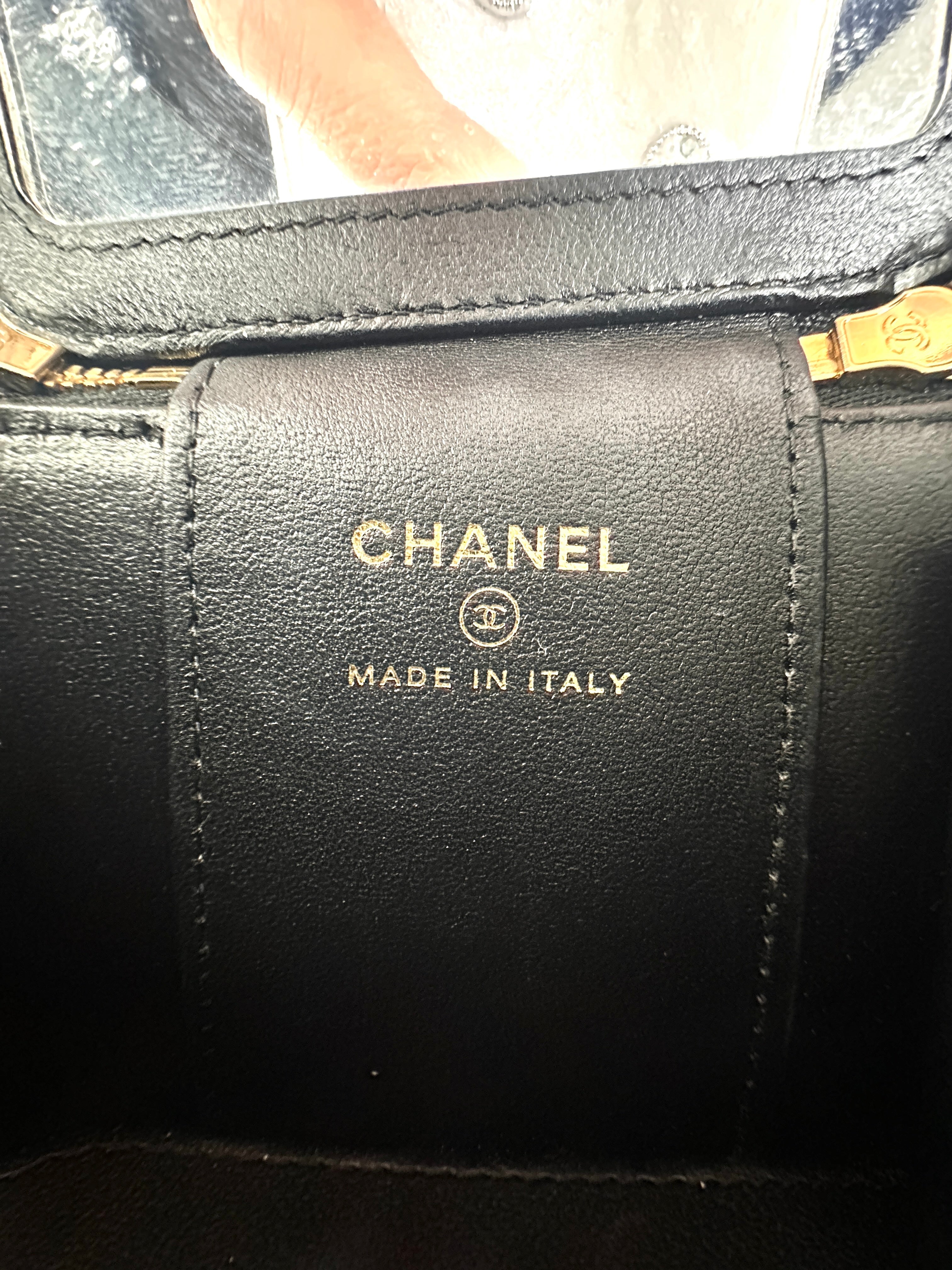 Chanel 23P Black Quilted Leather Chain Vanity Case(T5***E7) CC1521