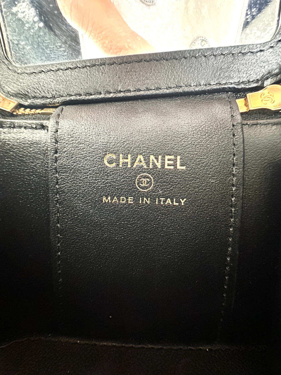 Chanel 23P Black Quilted Leather Chain Vanity Case(T5***E7) CC1521