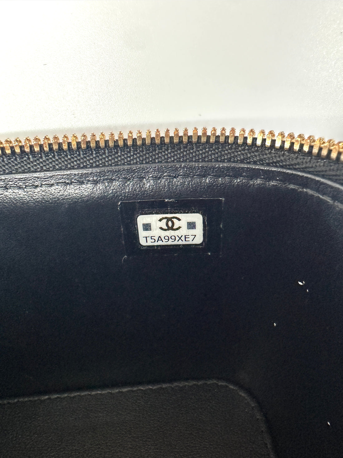 Chanel 23P Black Quilted Leather Chain Vanity Case(T5***E7) CC1521