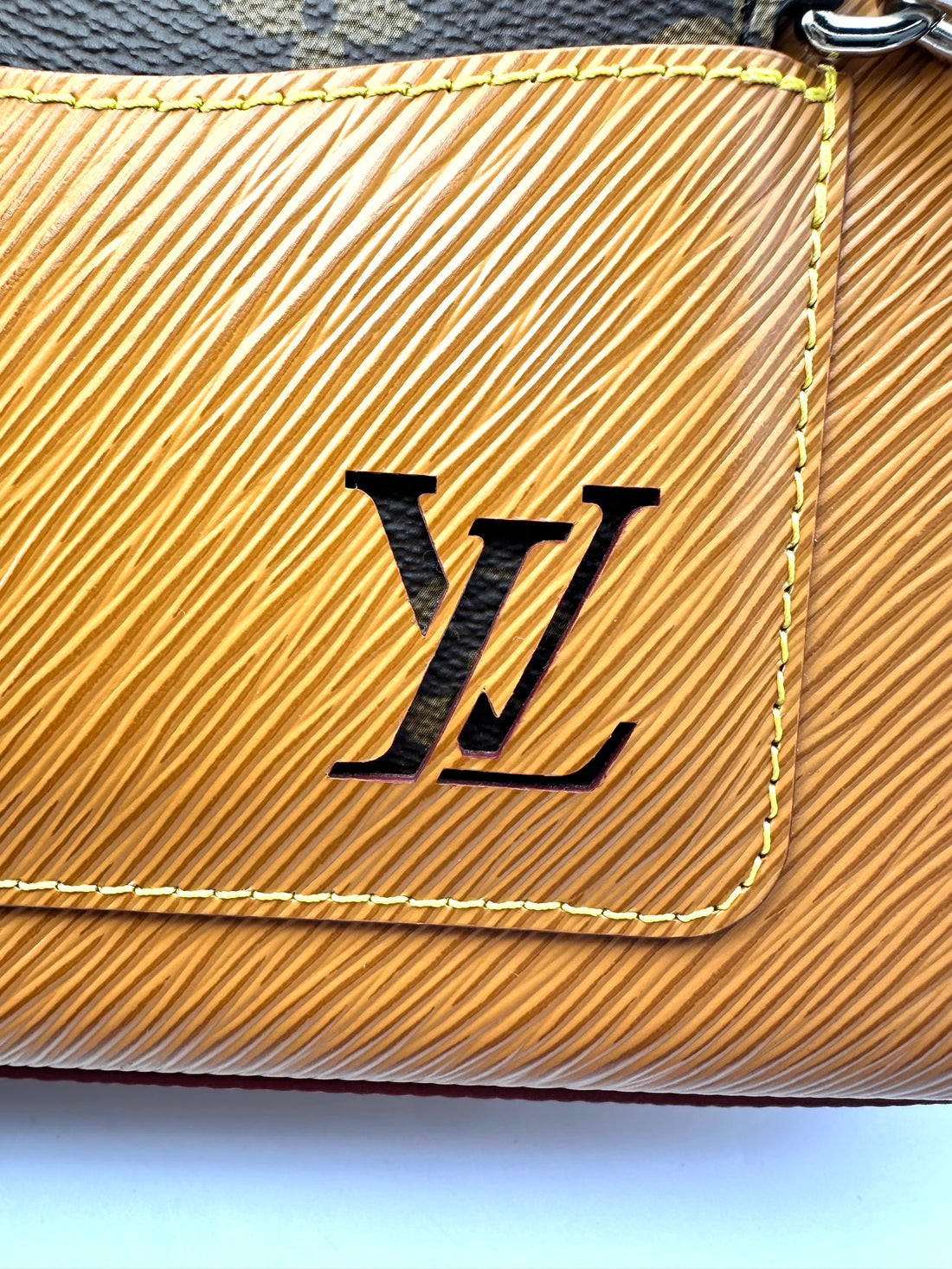 Louis Vuitton Marelle Caramel Epi Leather Shoulder Bag LV2109