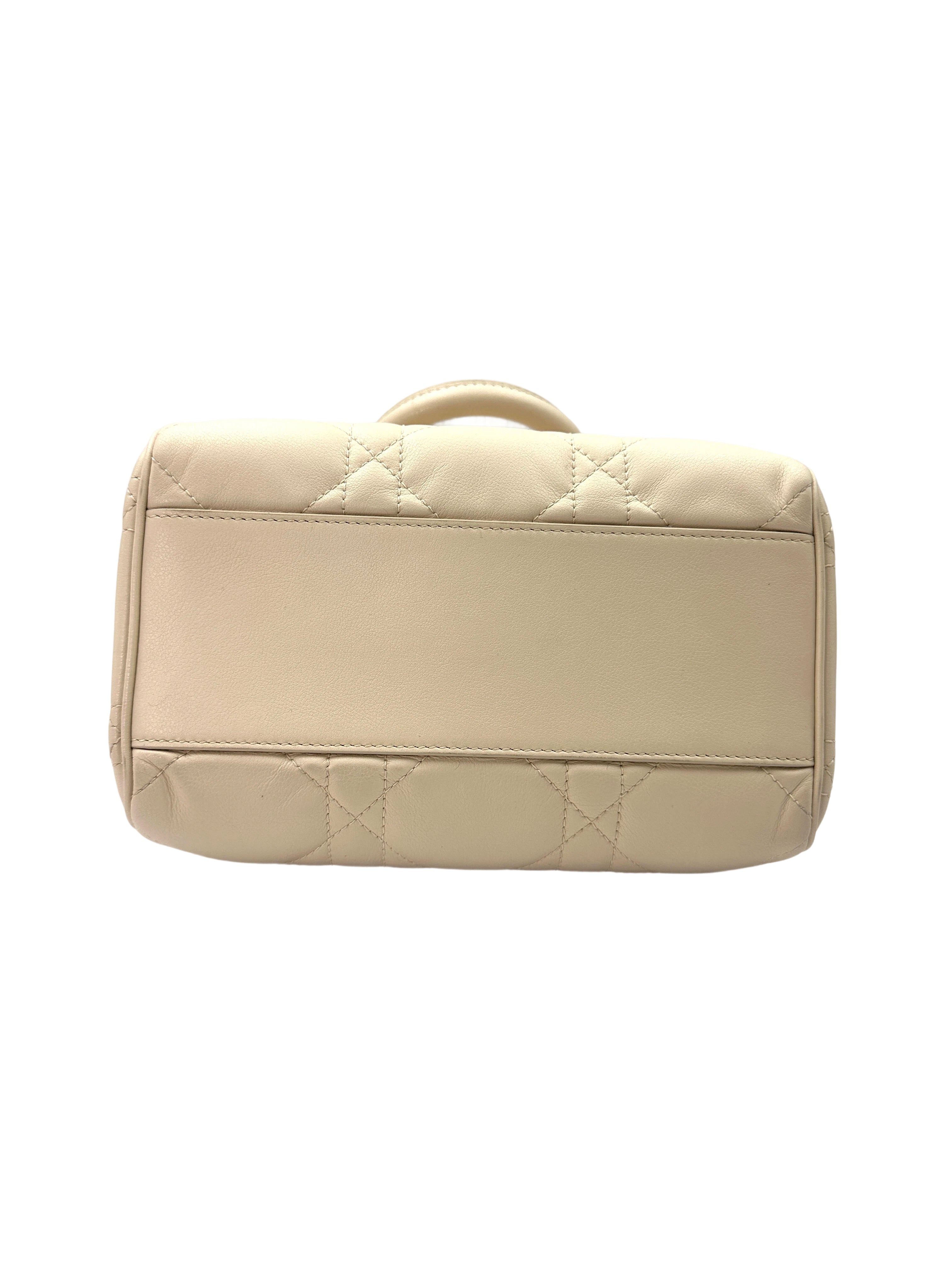 Christian Dior Dior Groove White Macrocannage Leather Handle Bag IRIS071