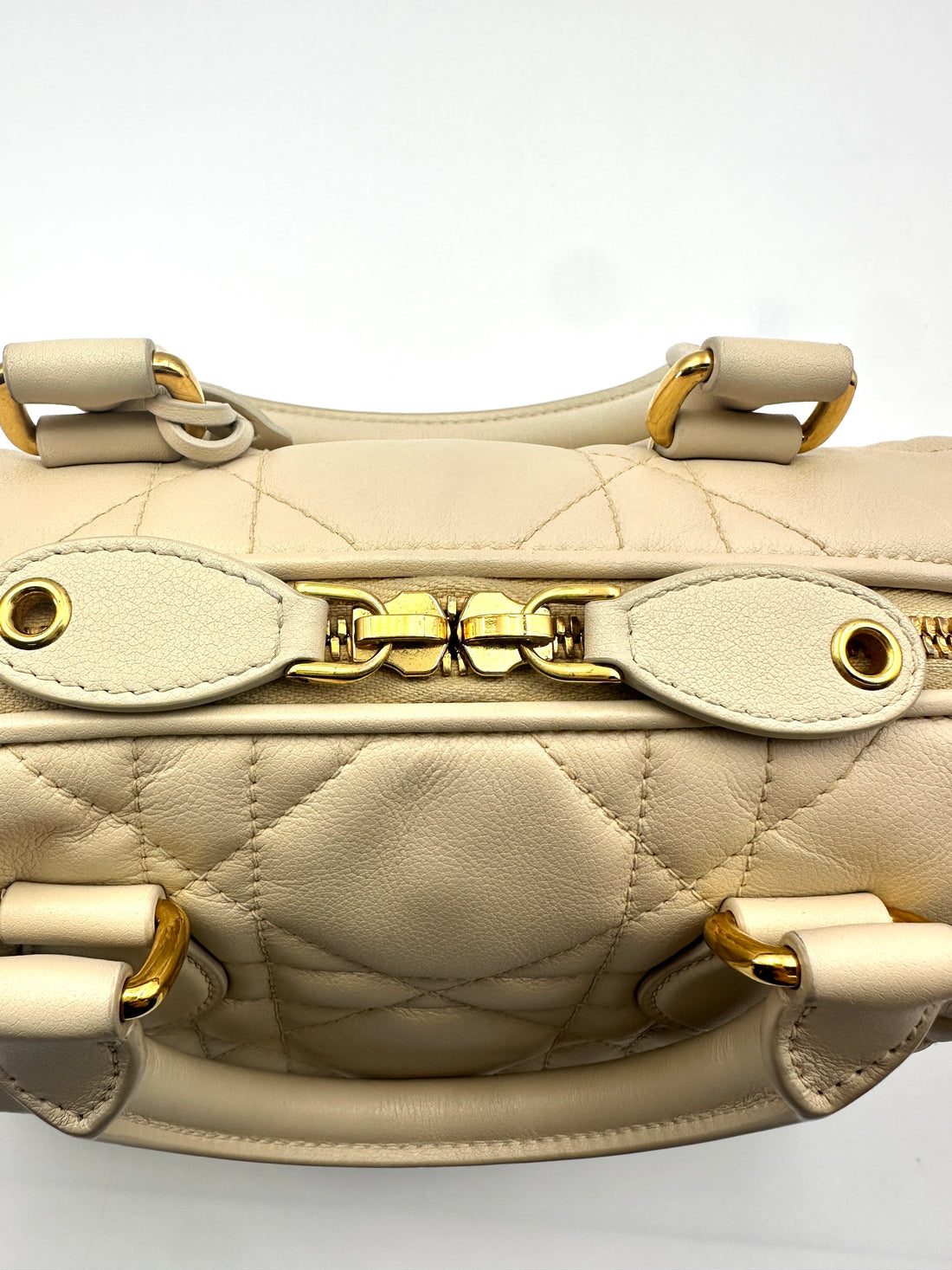 Christian Dior Dior Groove White Macrocannage Leather Handle Bag IRIS071