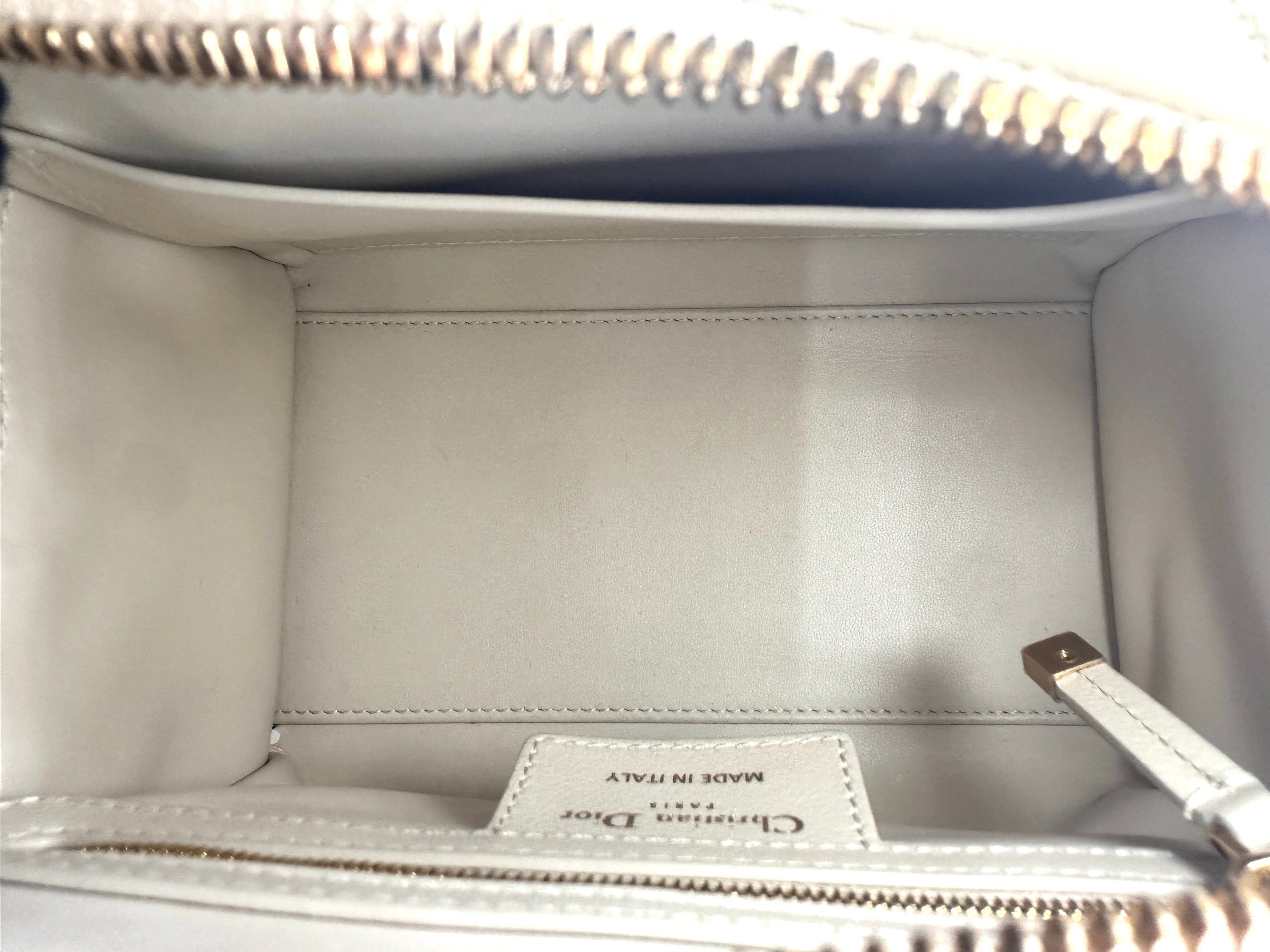 Christian Dior Dior Groove White Macrocannage Leather Handle Bag IRIS071