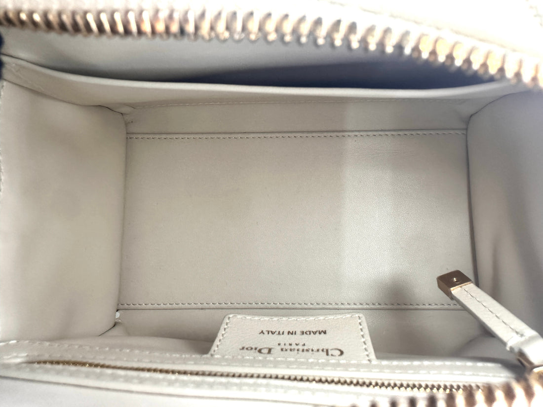Christian Dior Dior Groove White Macrocannage Leather Handle Bag IRIS071