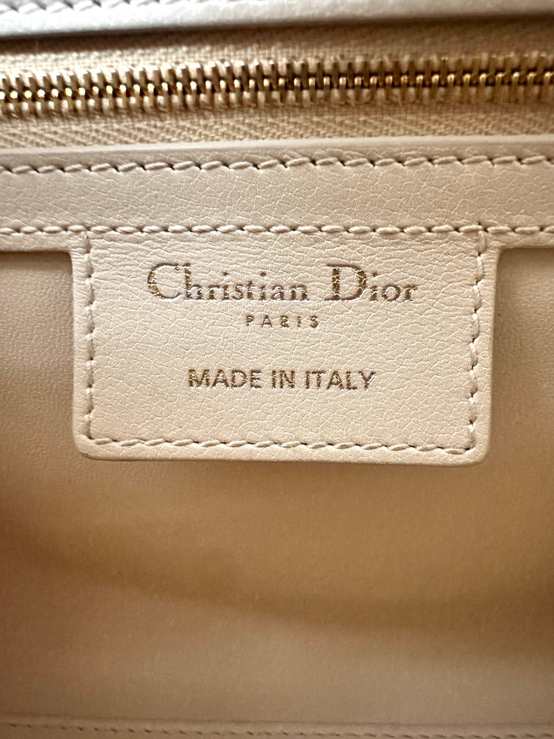 Christian Dior Dior Groove White Macrocannage Leather Handle Bag IRIS071