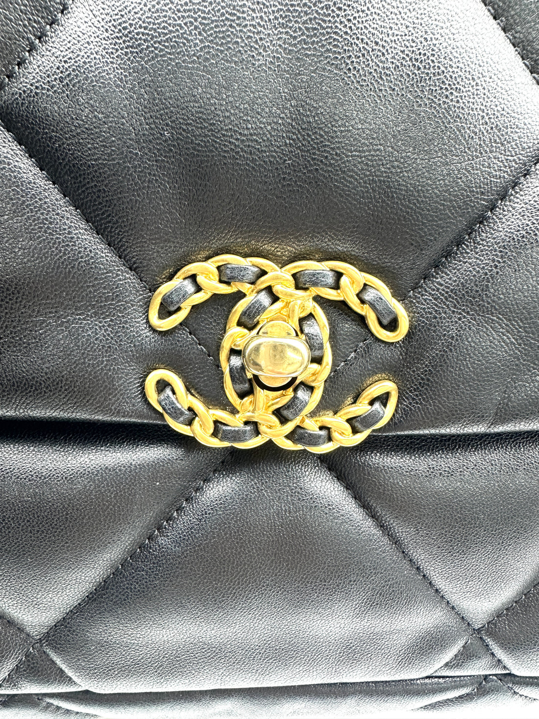 Chanel 19Bag Black Quilted Leather Flap Bag With Gold Hardware(31***90) CC1529