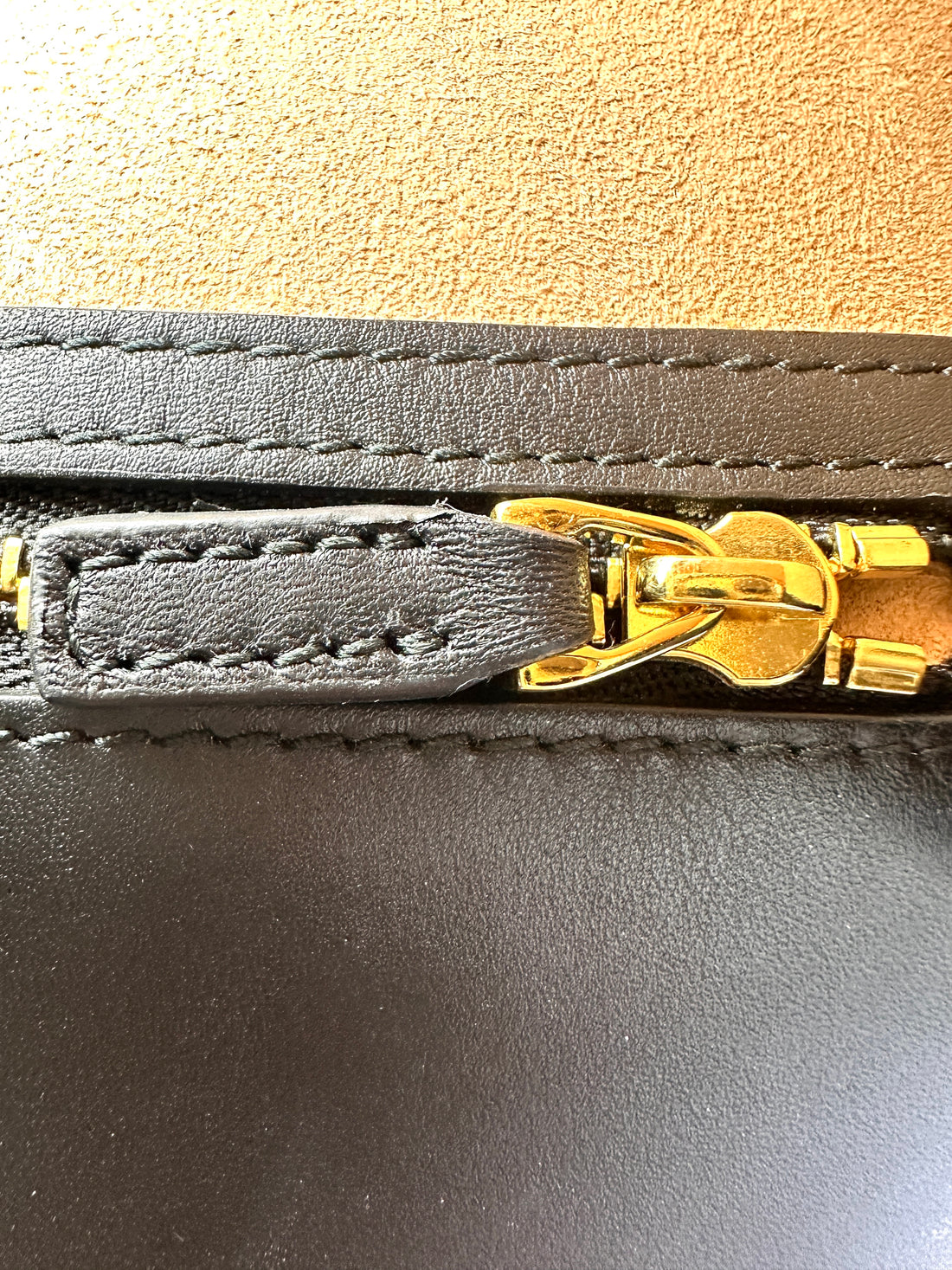 Gucci Sylvie Black Tweed Leather Medium Size Handle Bag GG760