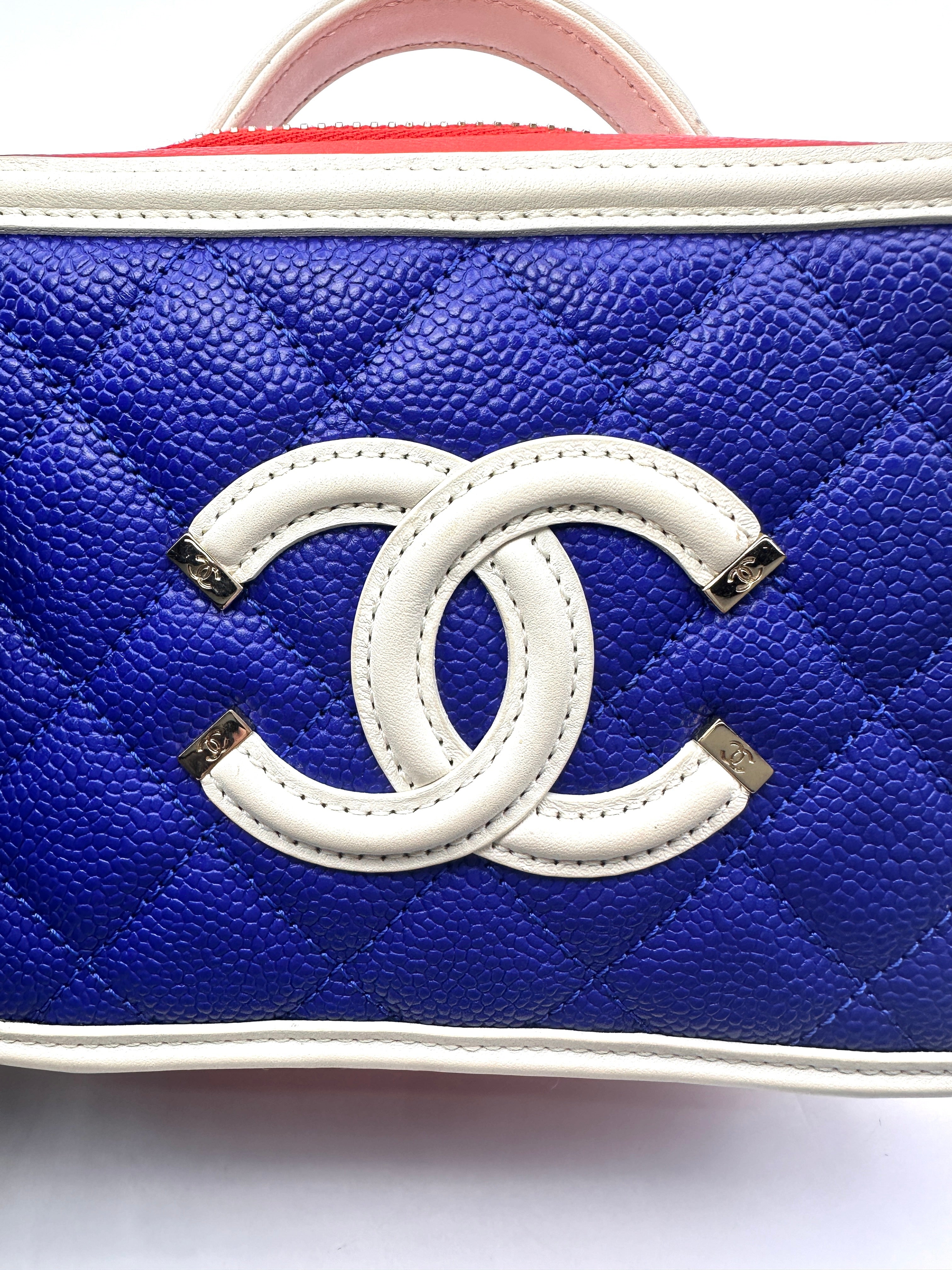 Chanel CC Filigree Blue/White Quilted Leather Top Handle Vanity Case(26***77) CC1534
