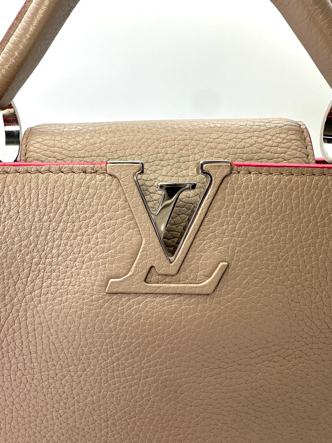 Louis Vuitton Capucines White Leather Top Handle Bag LV2139
