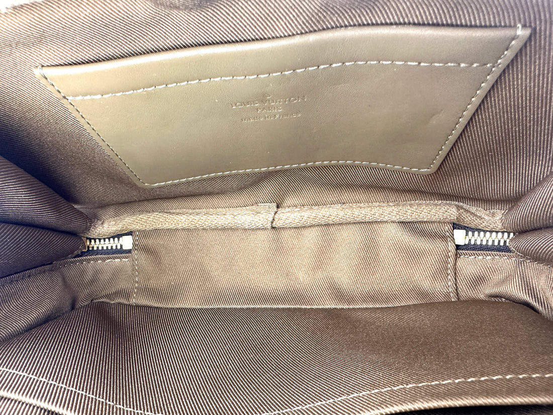 Louis Vuitton Monogram Canvas Utility Crossbody Bag LV2135