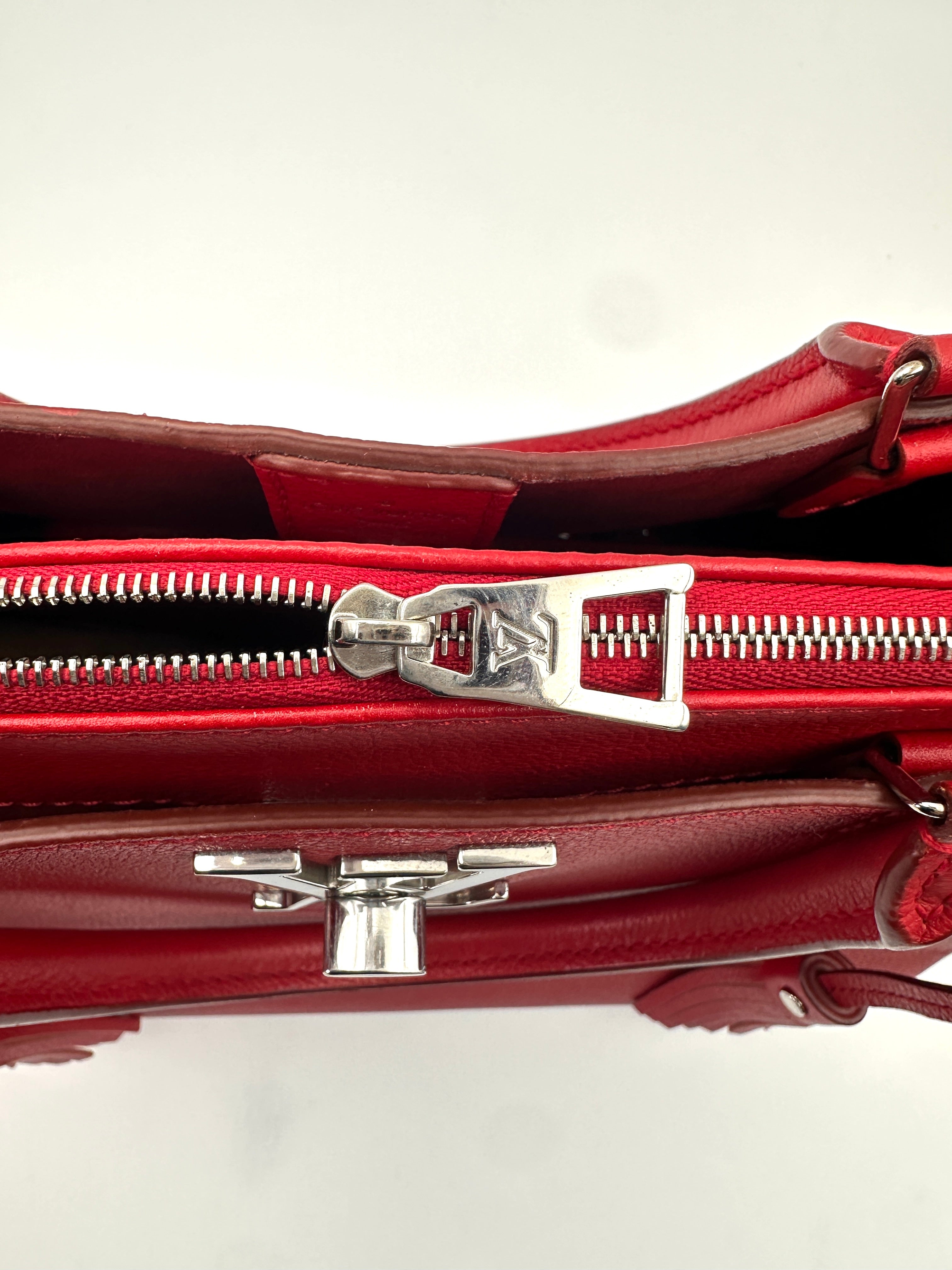 Louis Vuitton Lockmeto Red Calfskin Tote Handle Bag LV2148