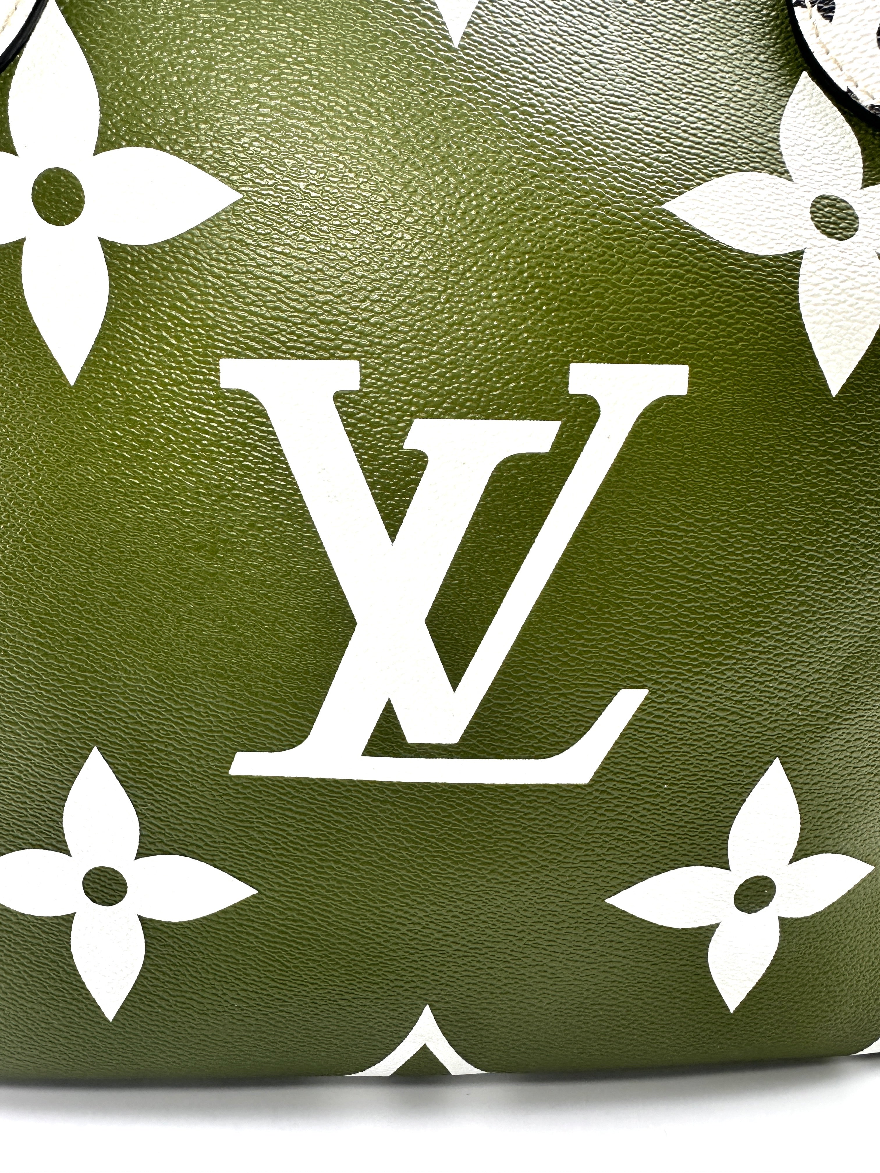 Louis Vuitton Summer 2019 Neverfull MM Green/White Giant Monogram Leather Handle Bag LV2150